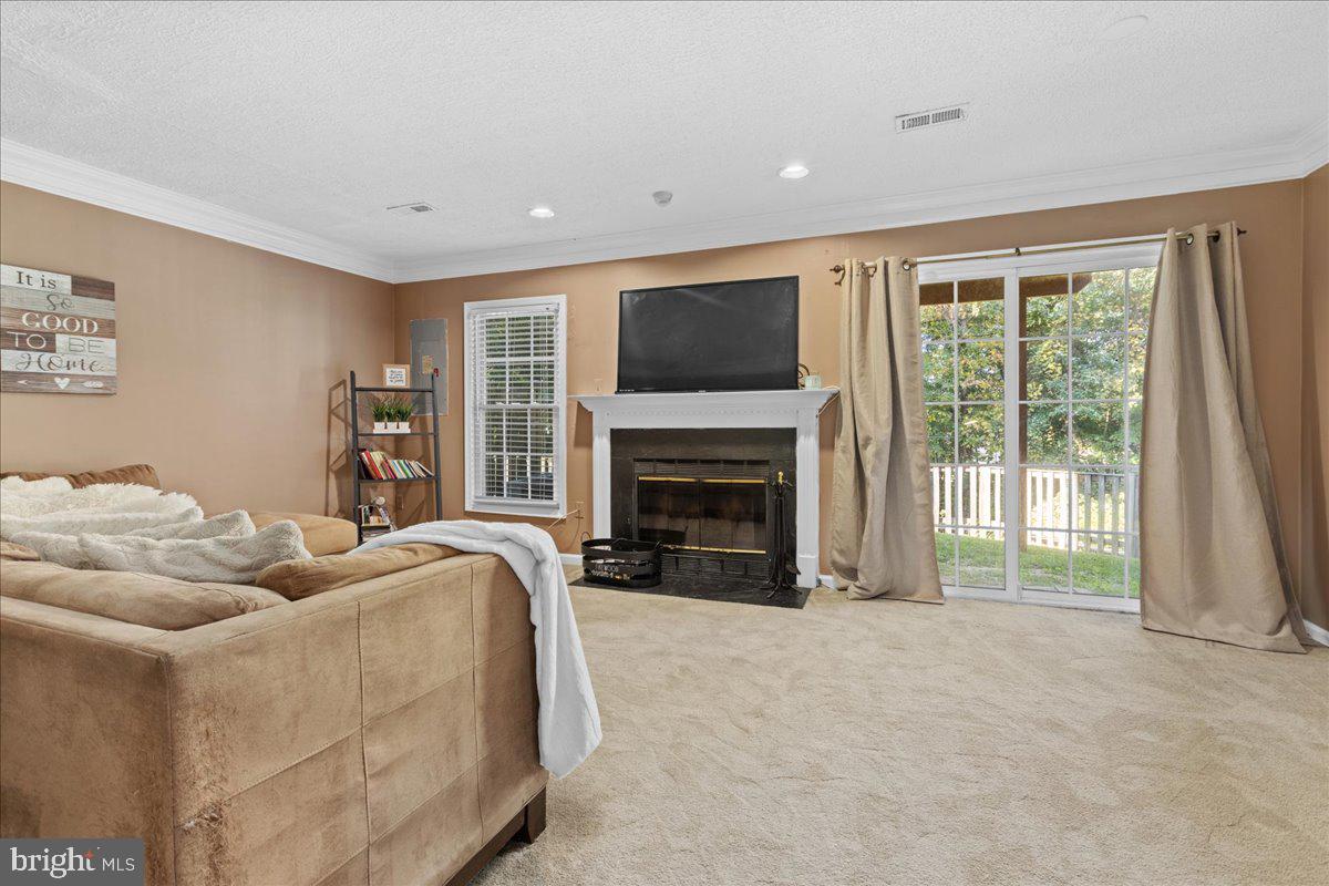 LAUREL LAKES - Residential