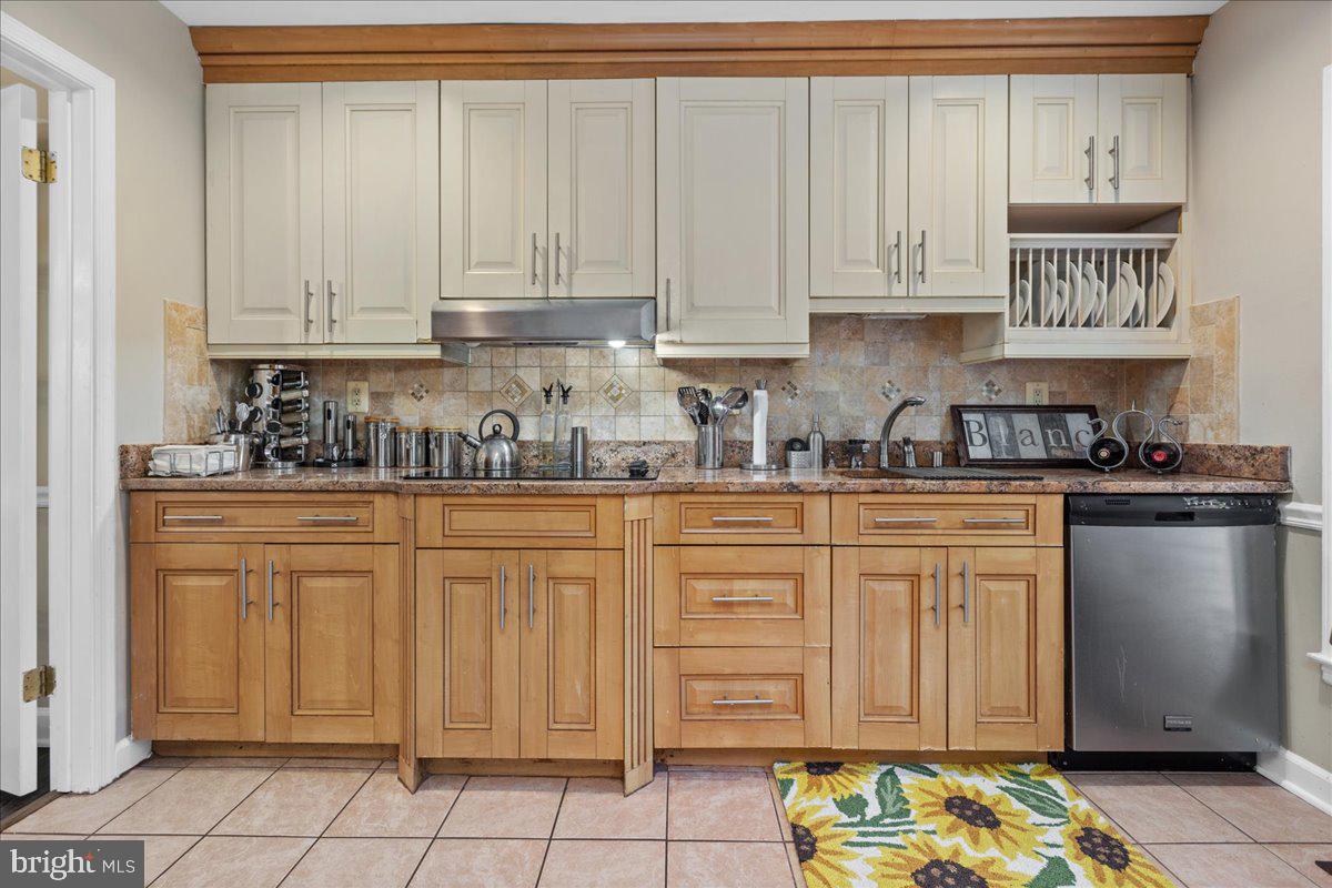 LAUREL LAKES - Residential