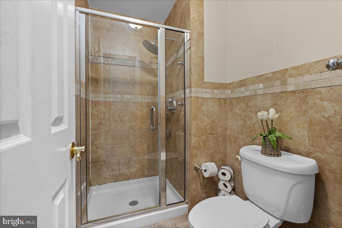 LAUREL LAKES - Residential