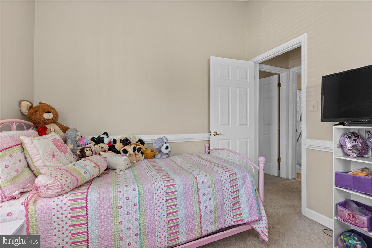 LAUREL LAKES - Residential