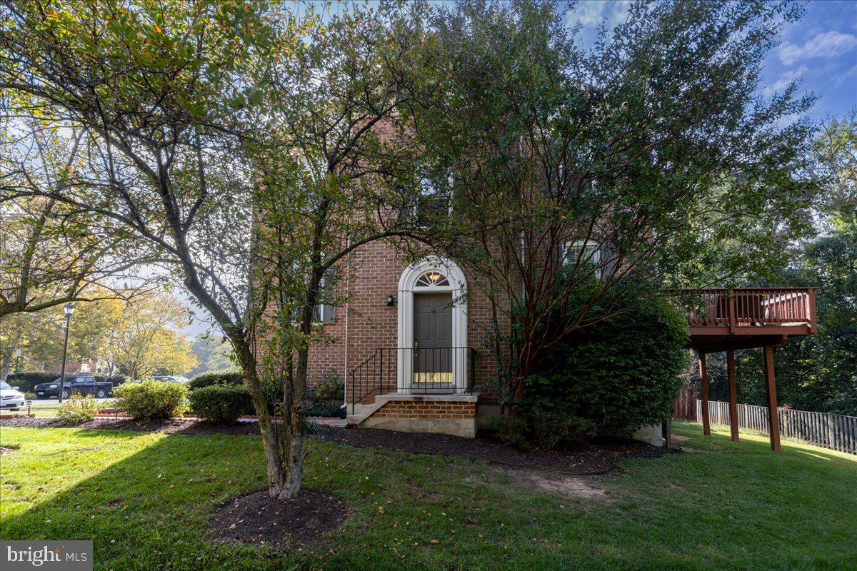 LAUREL LAKES - Residential