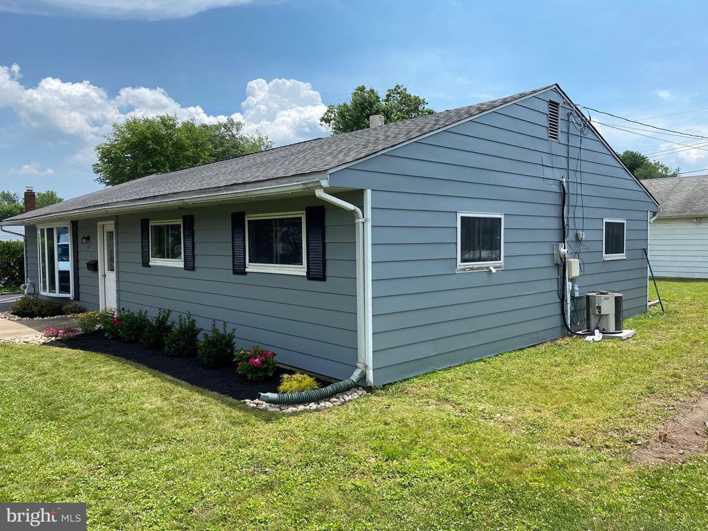 Photo of 932 Rozel Avenue, SOUTHAMPTON, PA 18966 (MLS # PABU2110158)