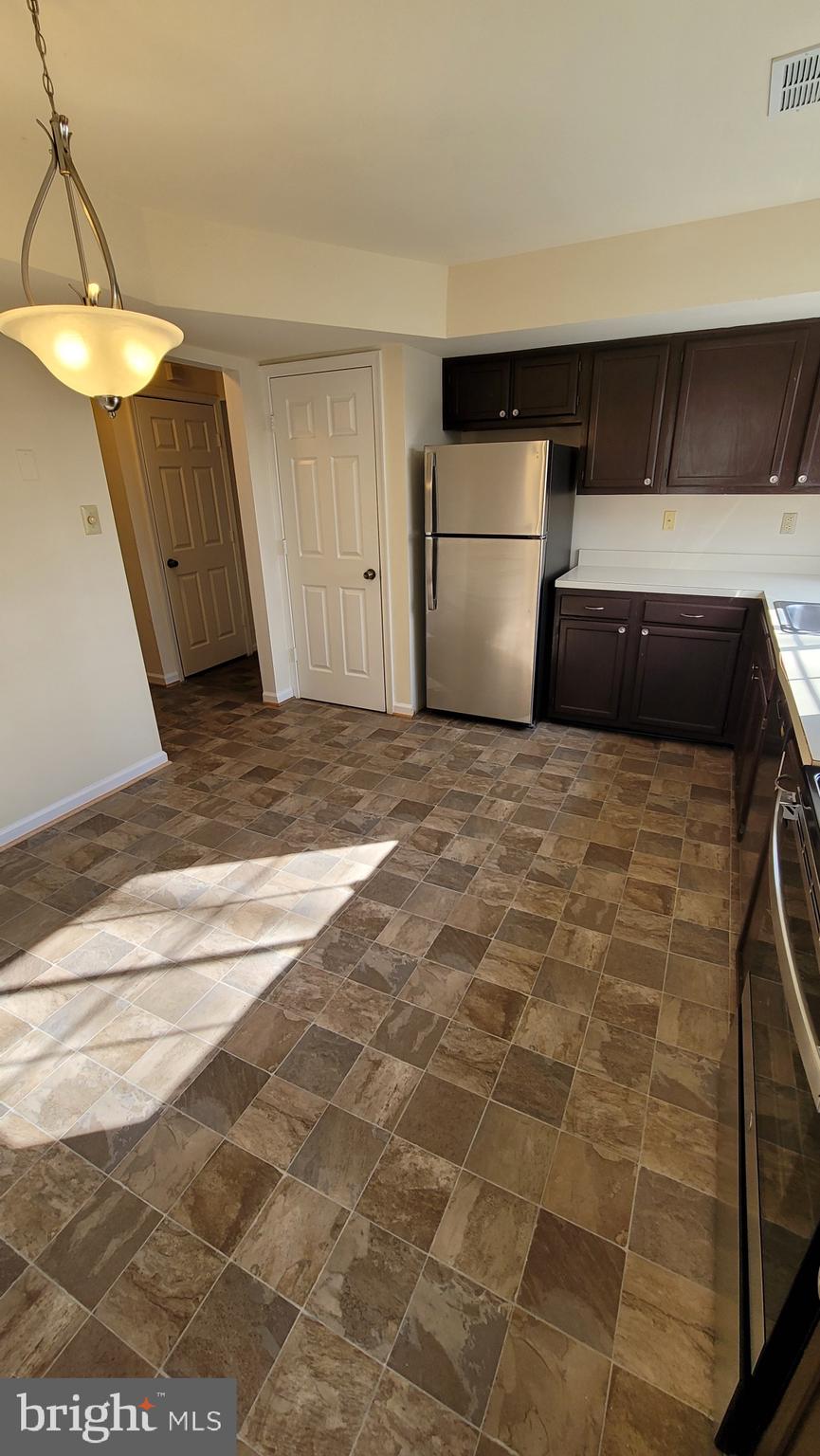 ST CHARLES HAMPSHIRE - Residential