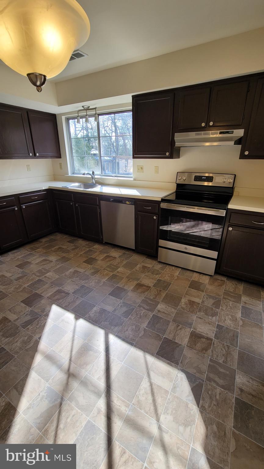 ST CHARLES HAMPSHIRE - Residential