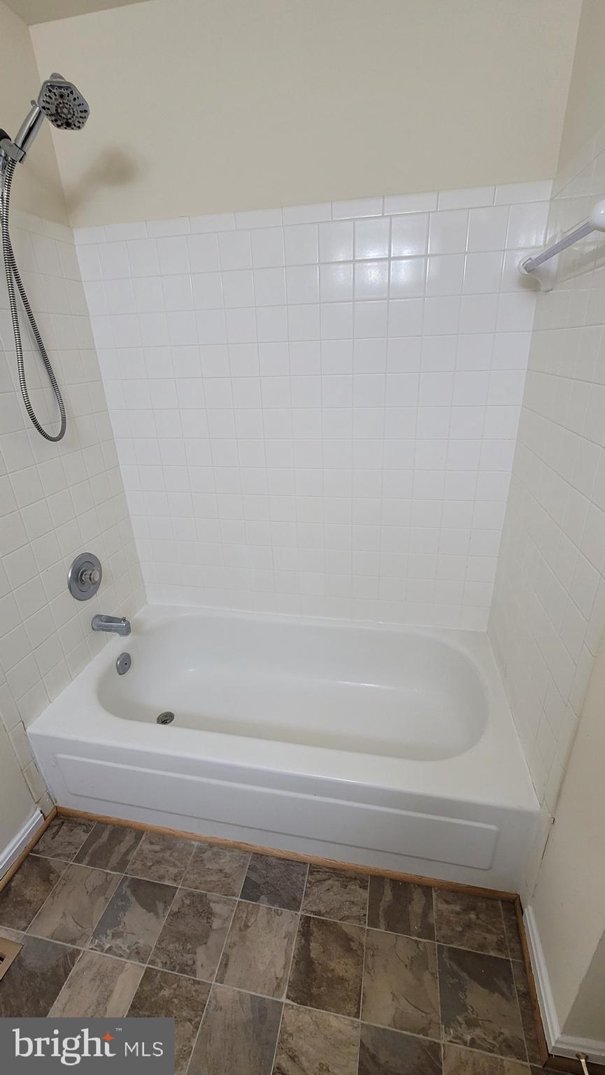 ST CHARLES HAMPSHIRE - Residential