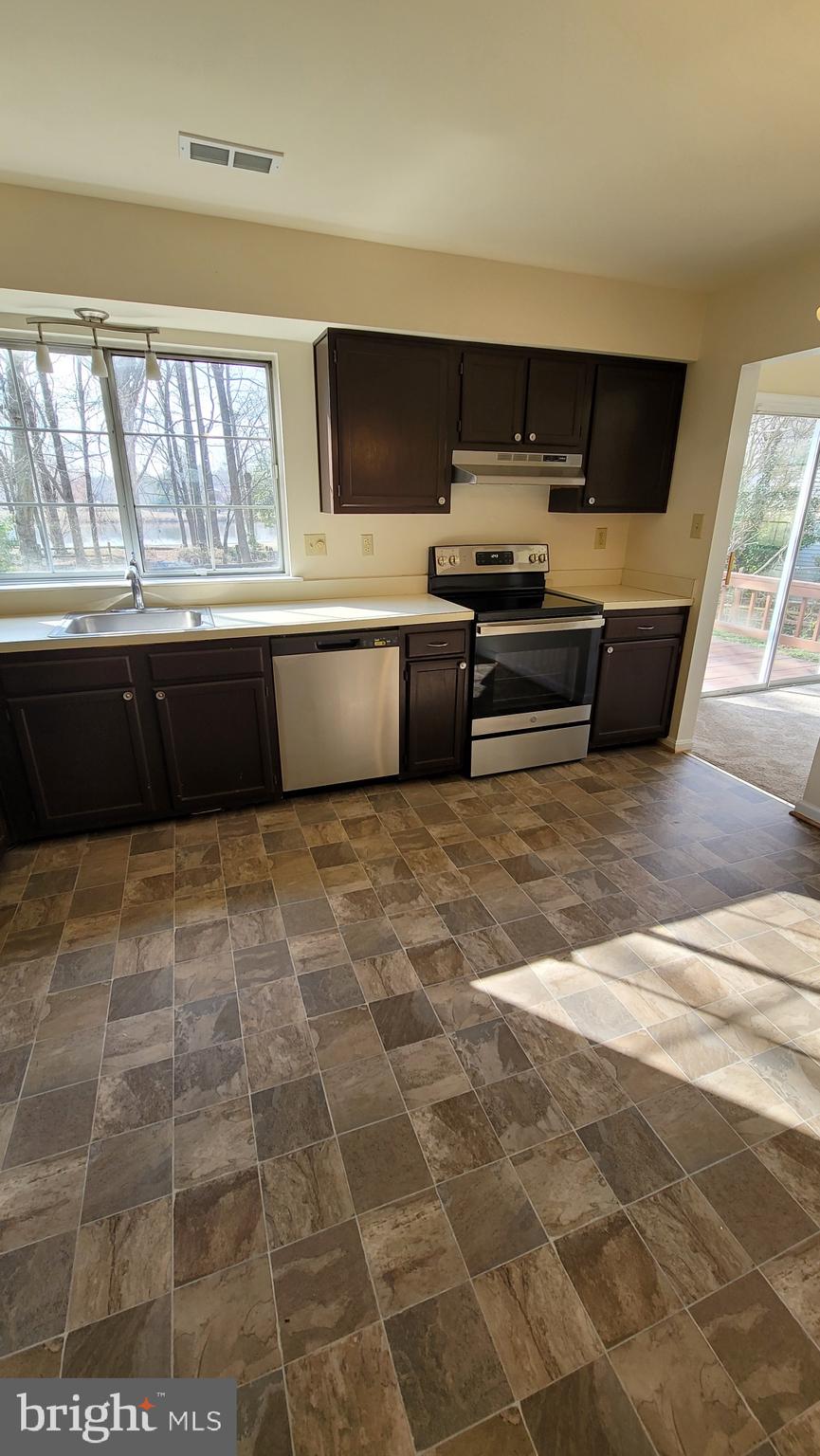 ST CHARLES HAMPSHIRE - Residential