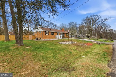 16100 MALCOLM DRIVE LAUREL MD 20707