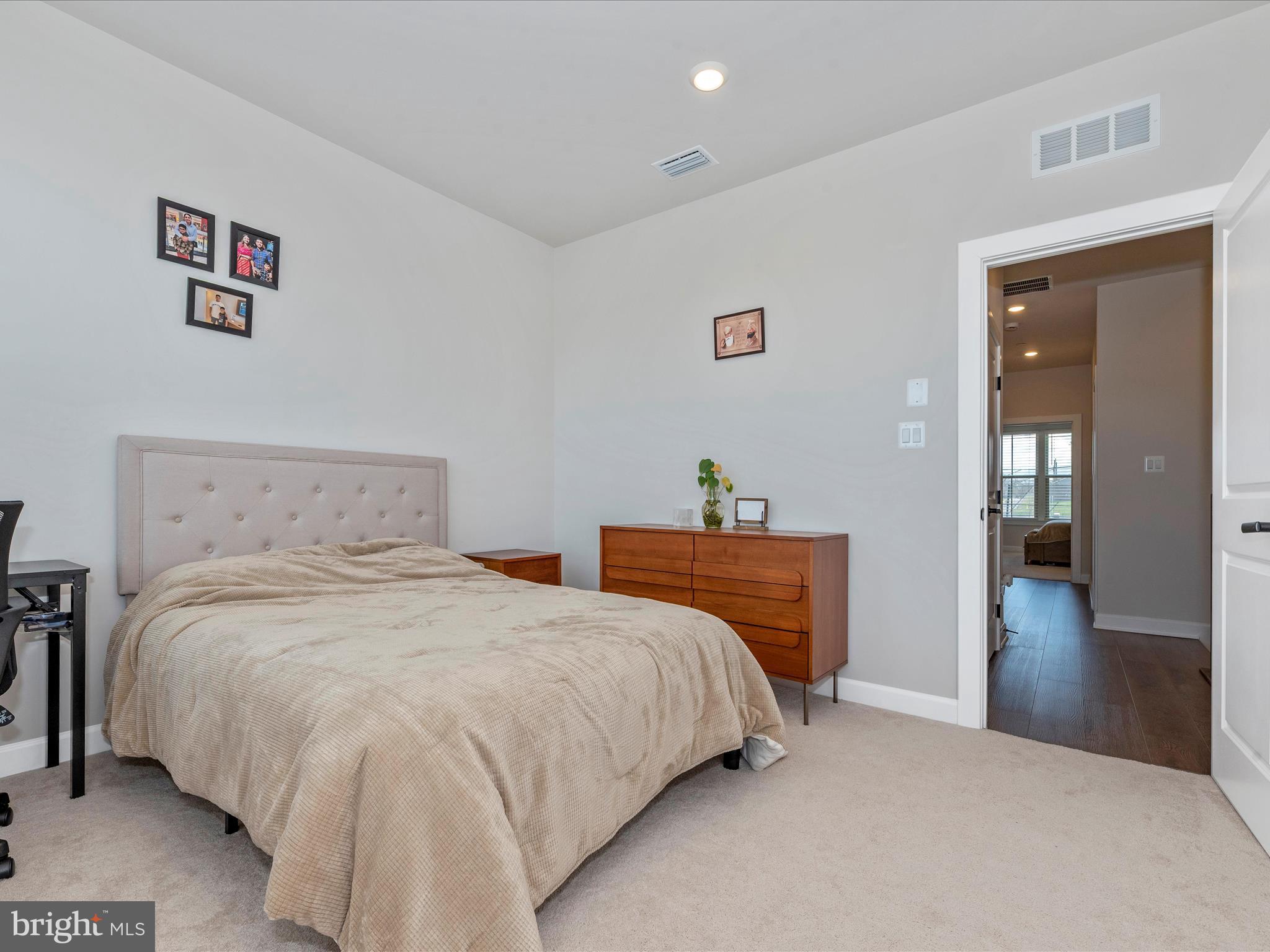 OAKDALE VILLAGE - Residential Lease