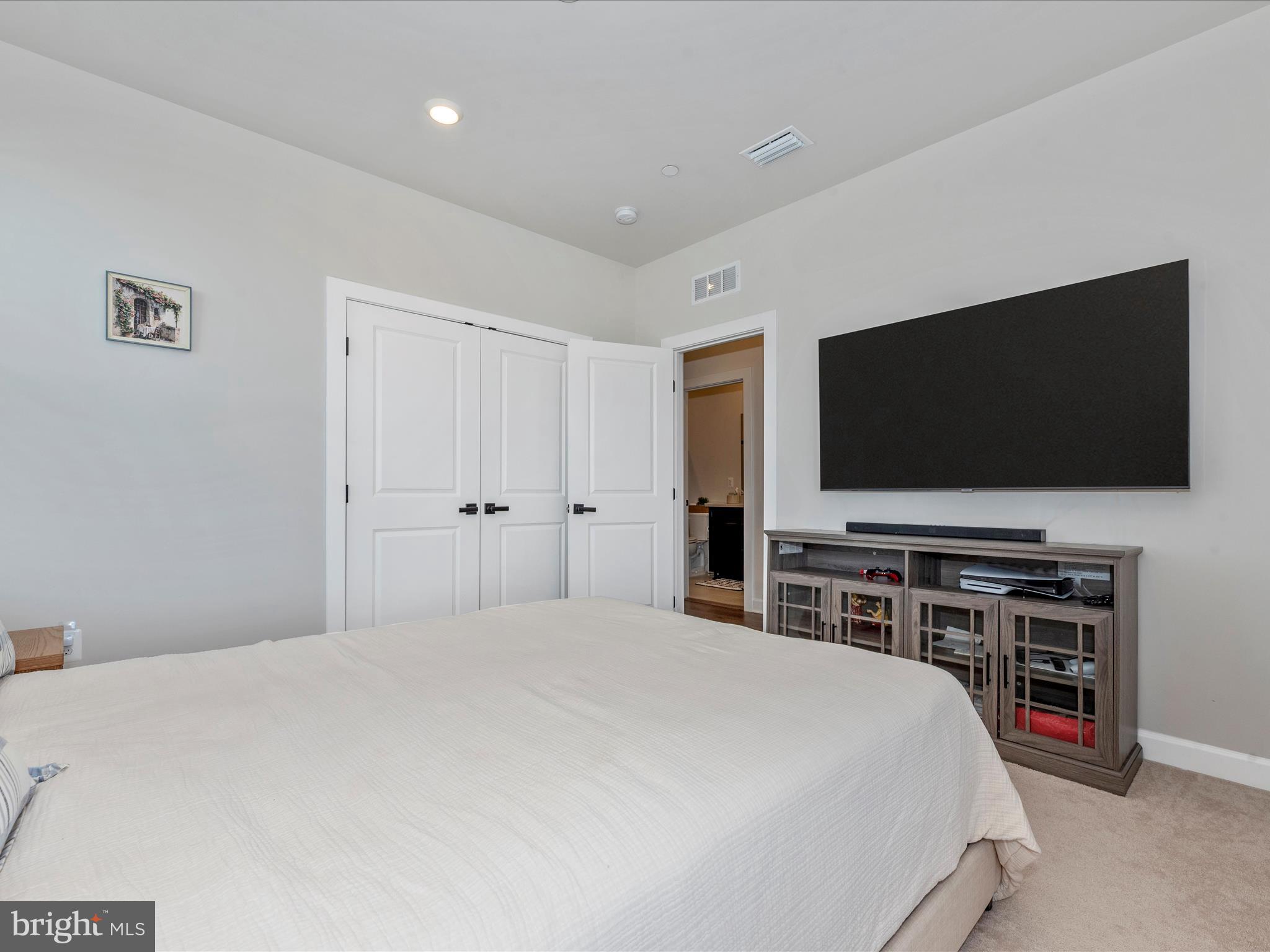 OAKDALE VILLAGE - Residential Lease