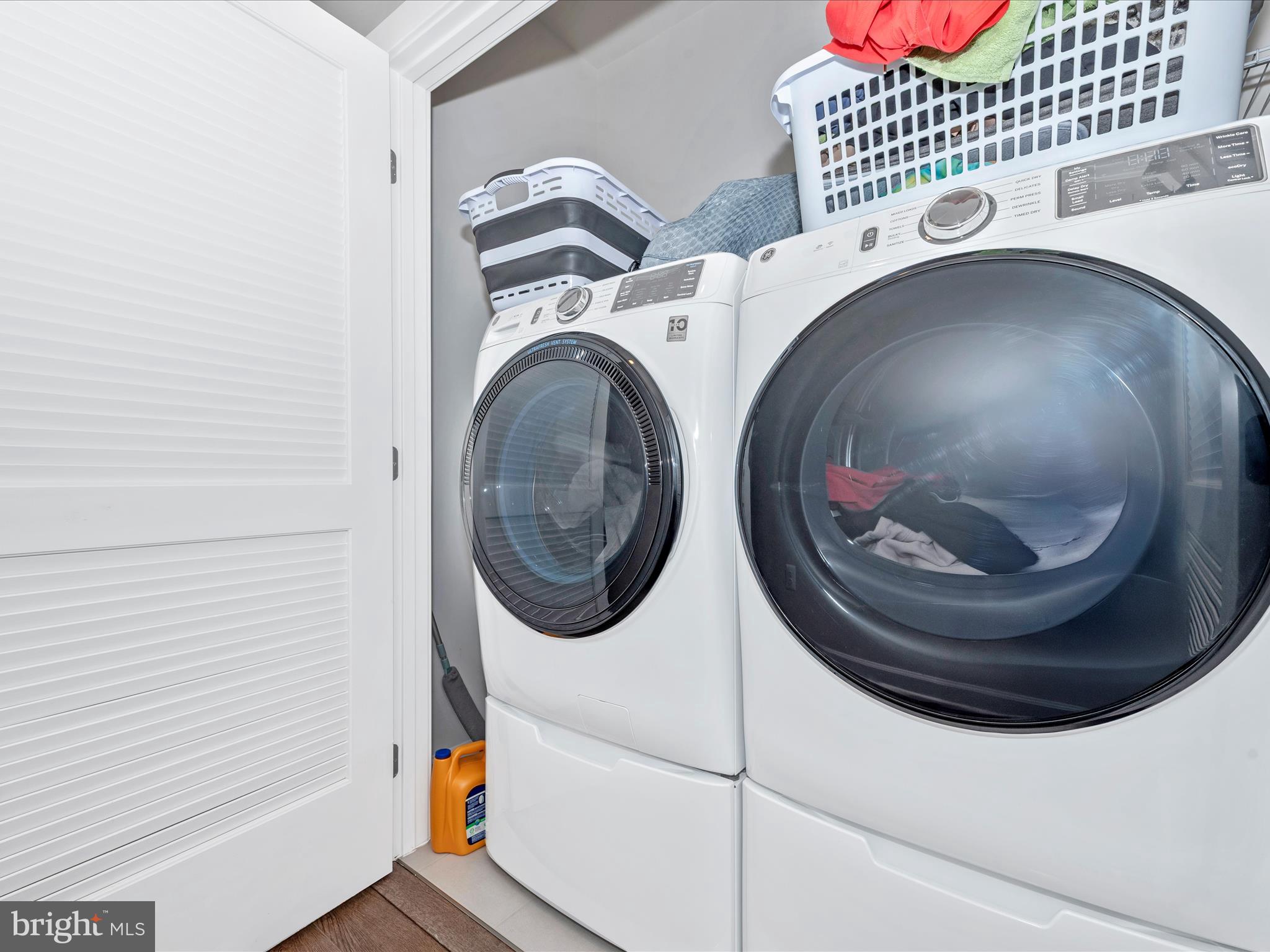 OAKDALE VILLAGE - Residential Lease