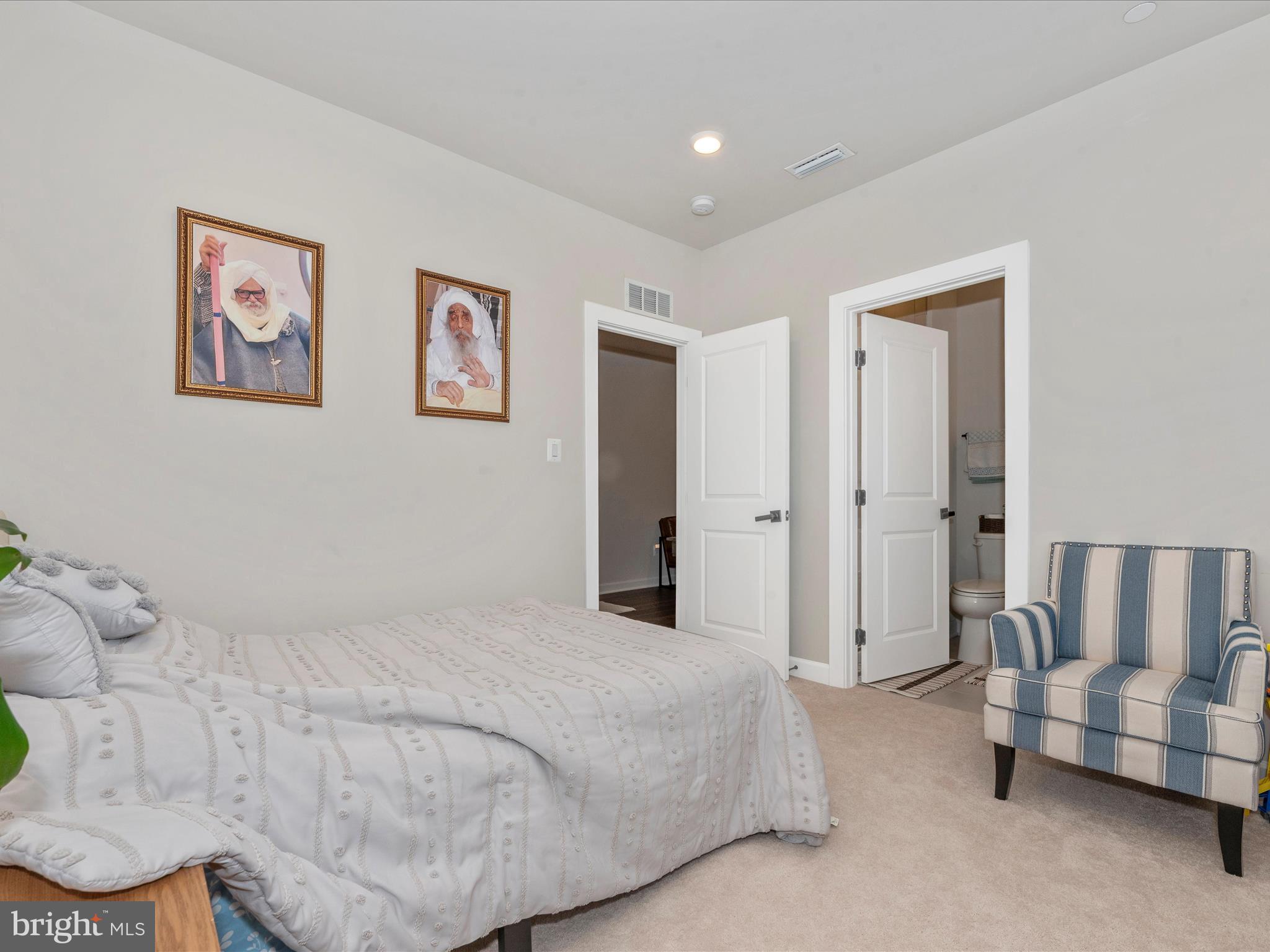 OAKDALE VILLAGE - Residential Lease