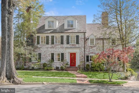 Photo of 5082 Lowell Street NW, WASHINGTON, DC 20016 (MLS # DCDC2255812)