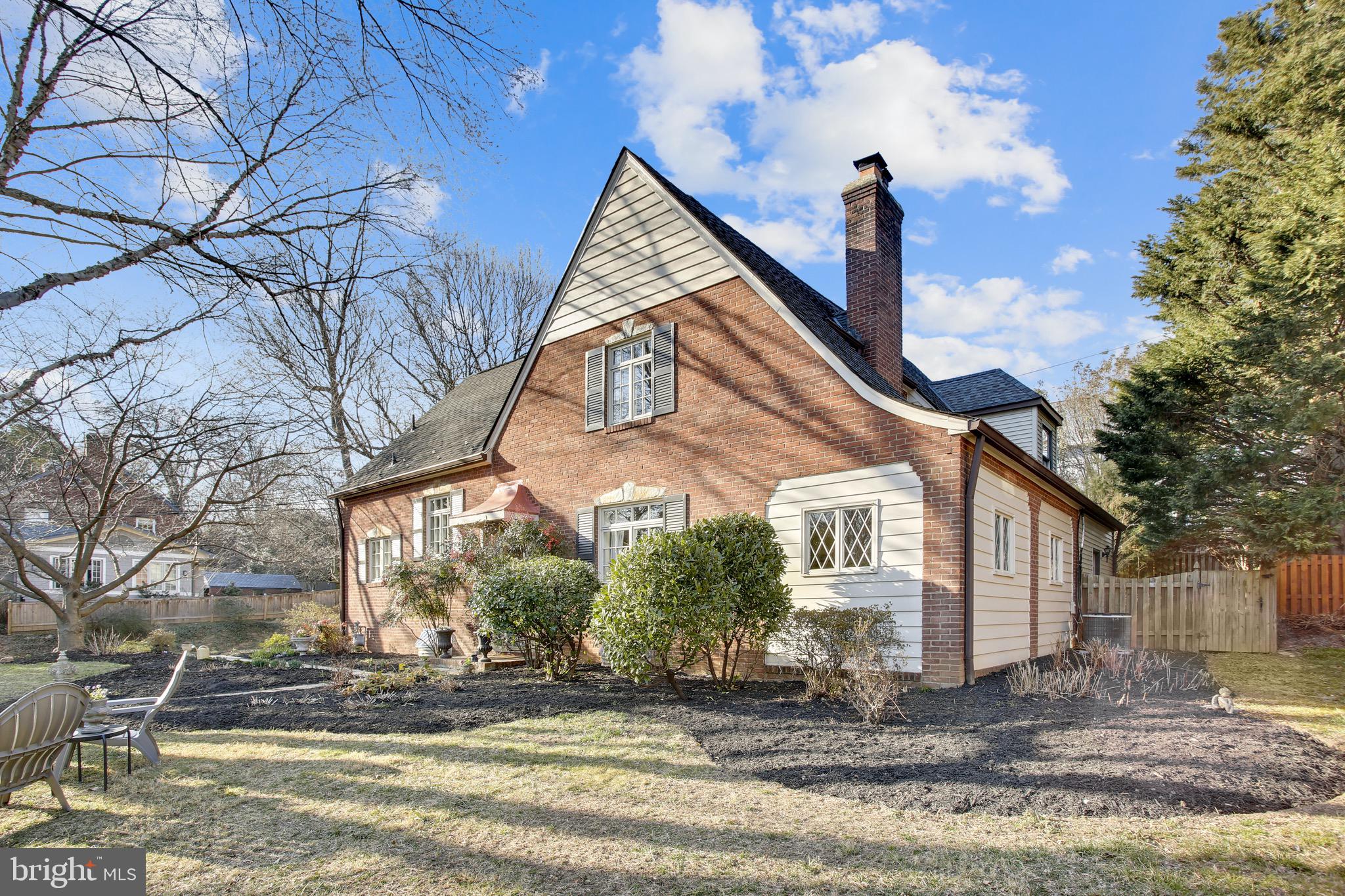 WAVERLY HILLS - Residential