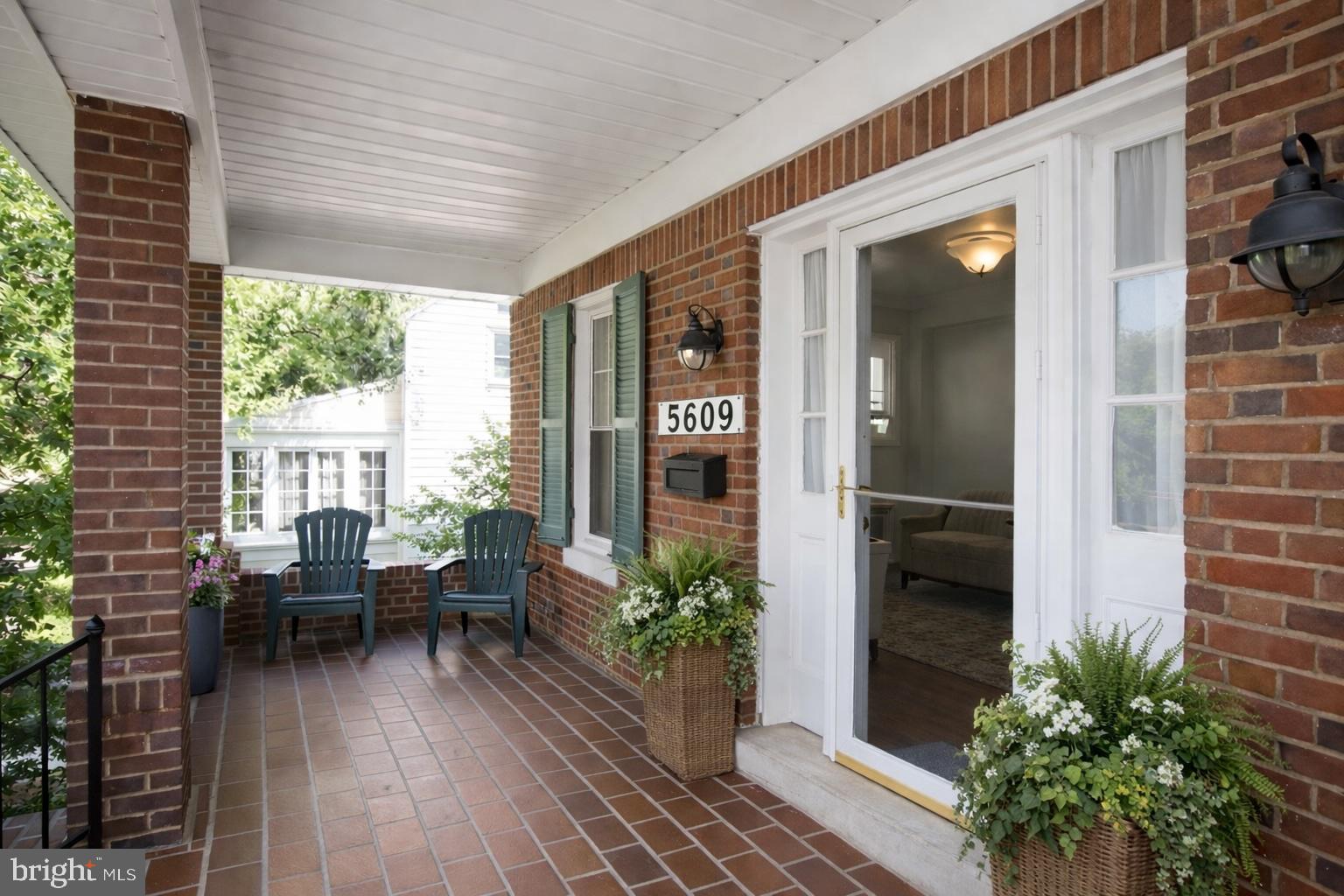 5609 WOODCREST AVENUE