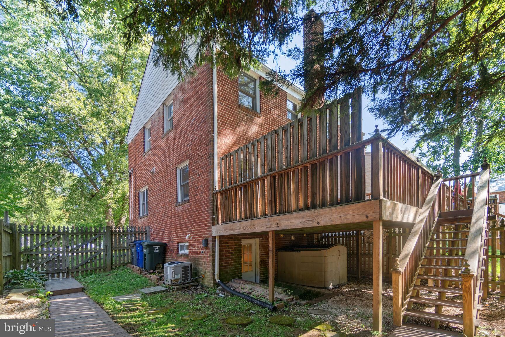 CHURCH COURTS - Residential Lease