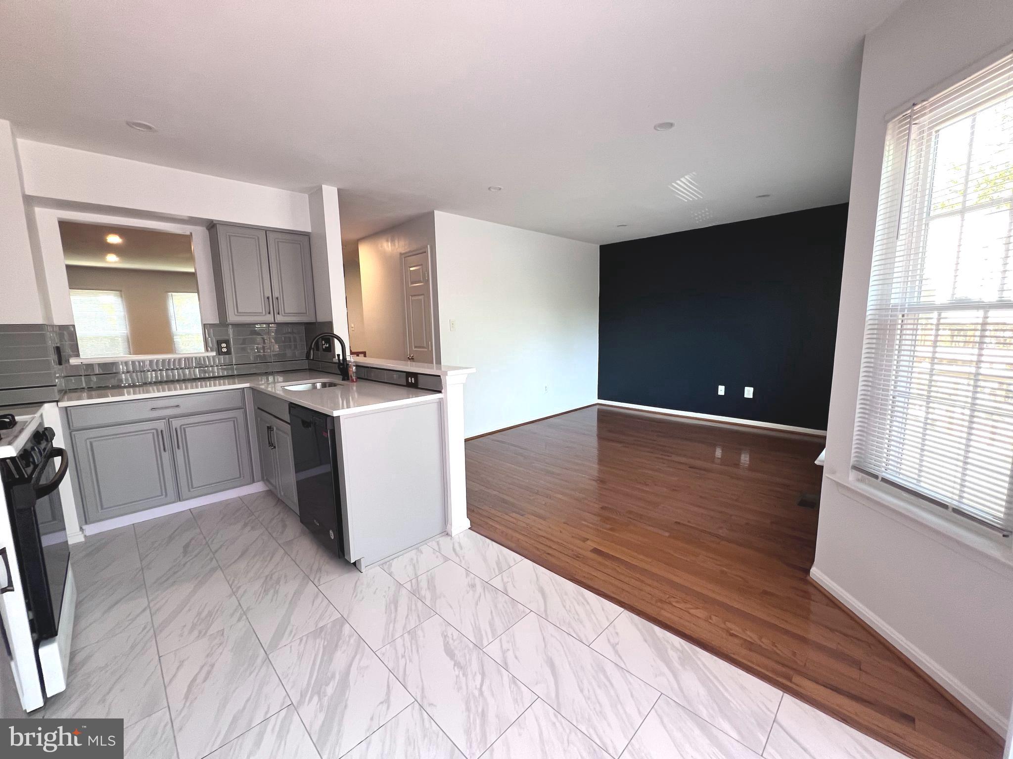 UNIVERISTY CENTER - Residential Lease