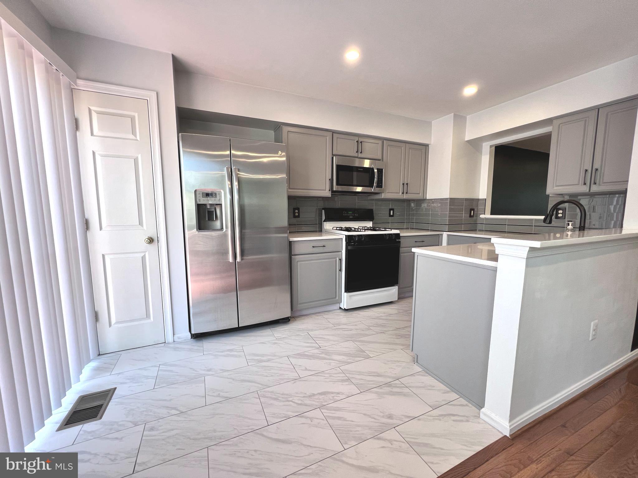 UNIVERISTY CENTER - Residential Lease