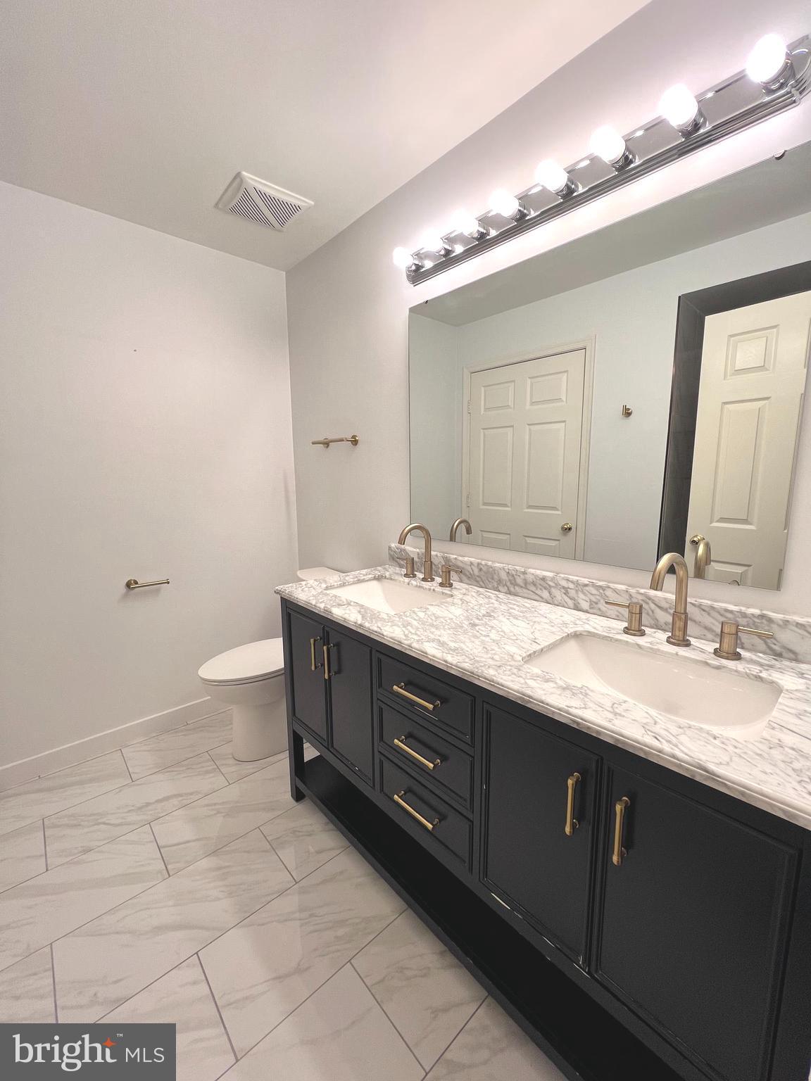 UNIVERISTY CENTER - Residential Lease