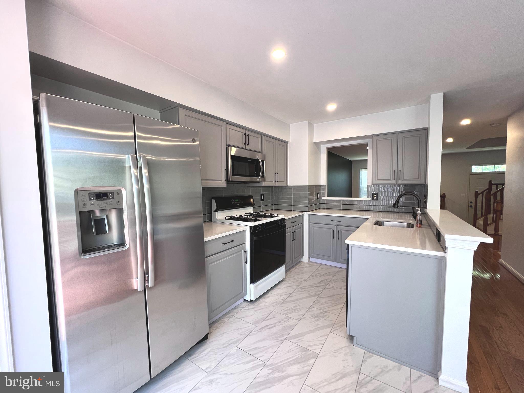 UNIVERISTY CENTER - Residential Lease