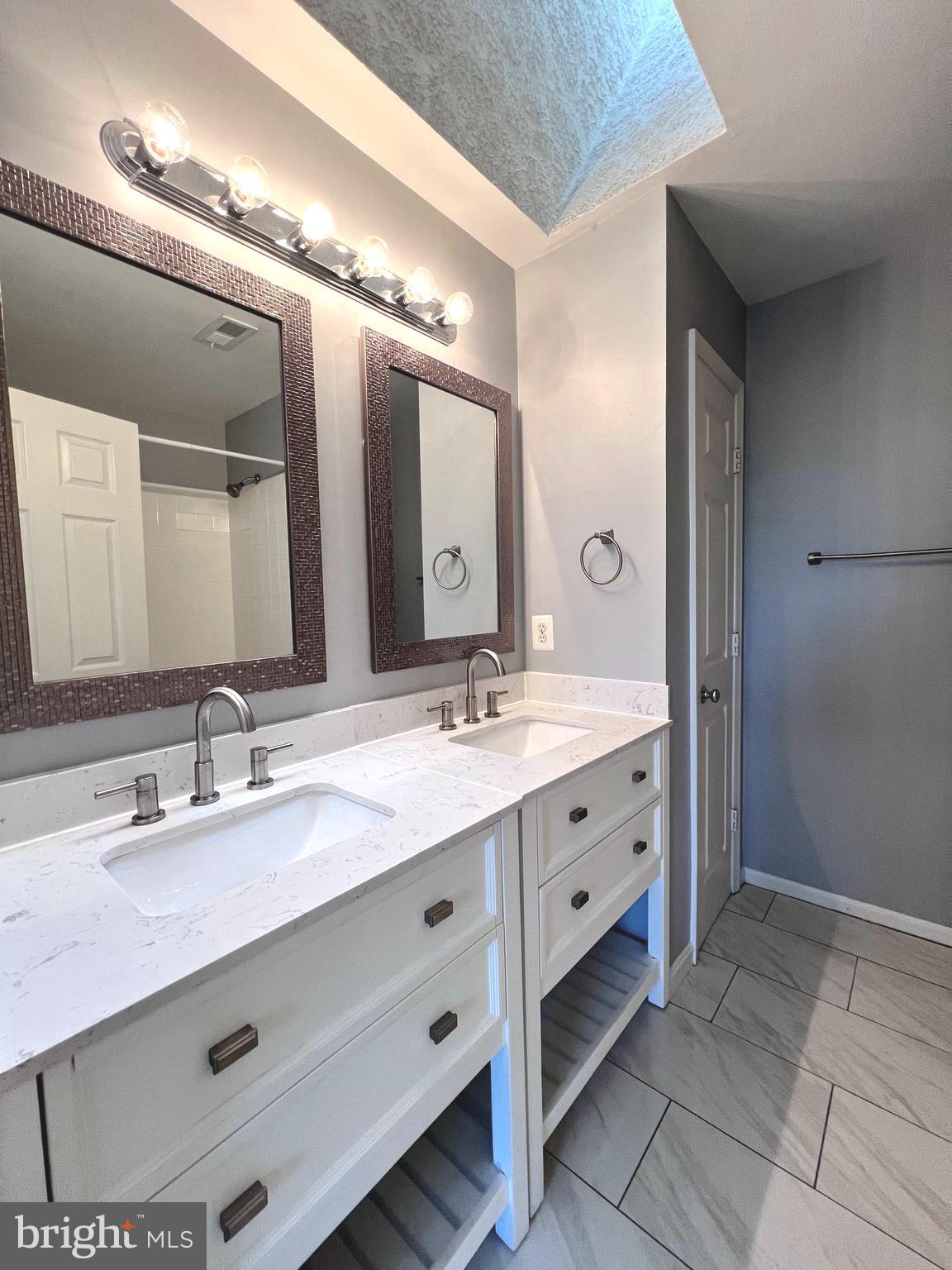 UNIVERISTY CENTER - Residential Lease