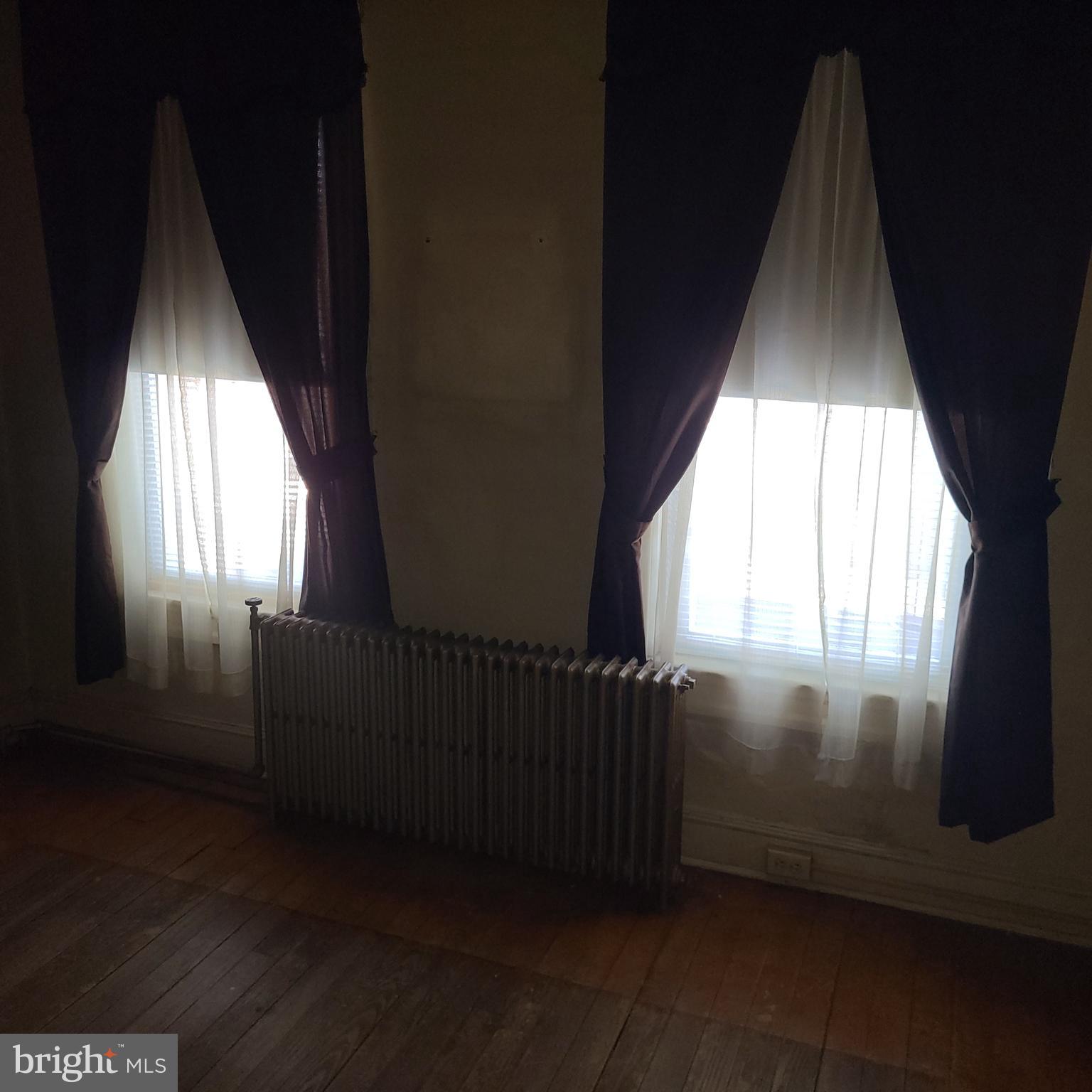 ELLWOOD PARK - Residential