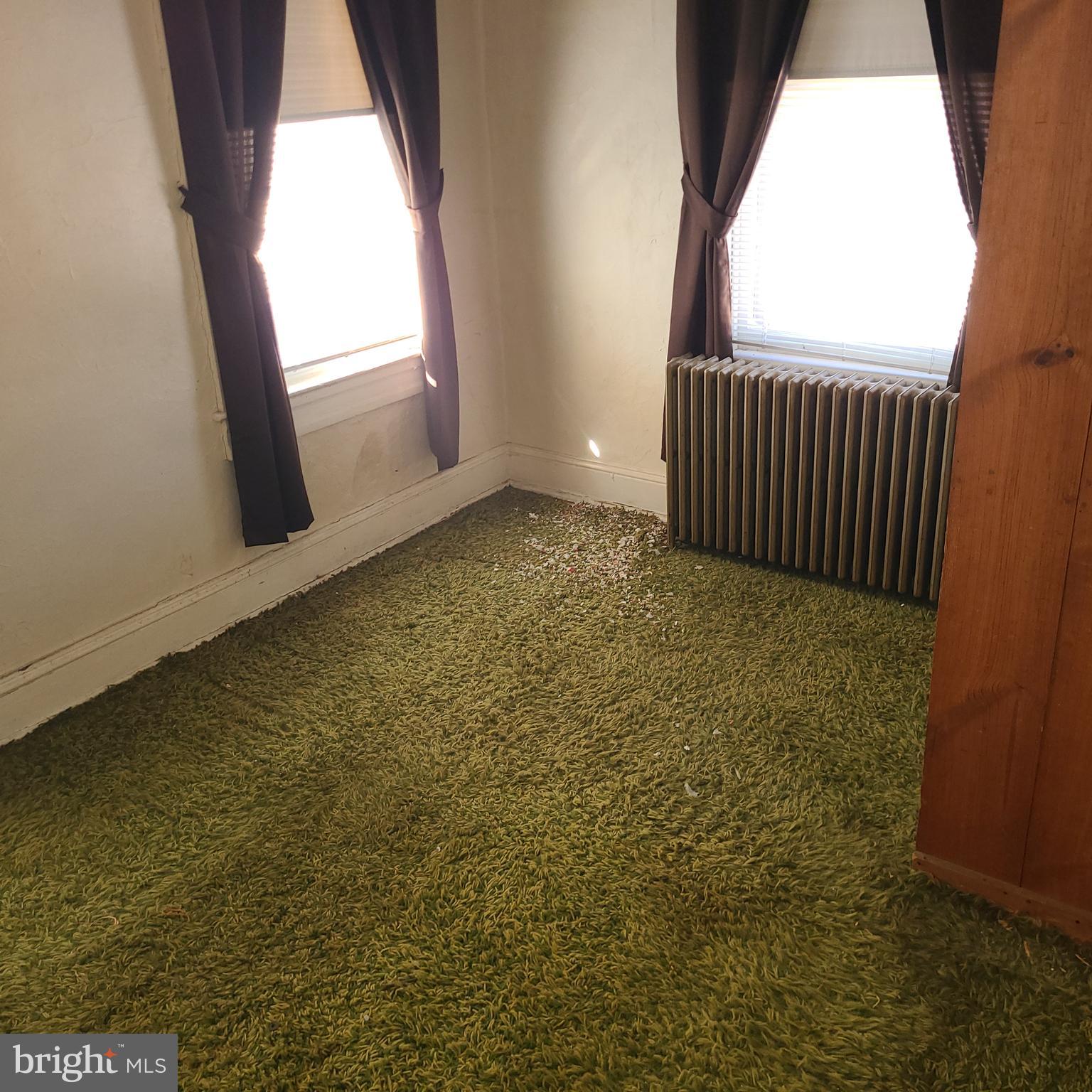 ELLWOOD PARK - Residential