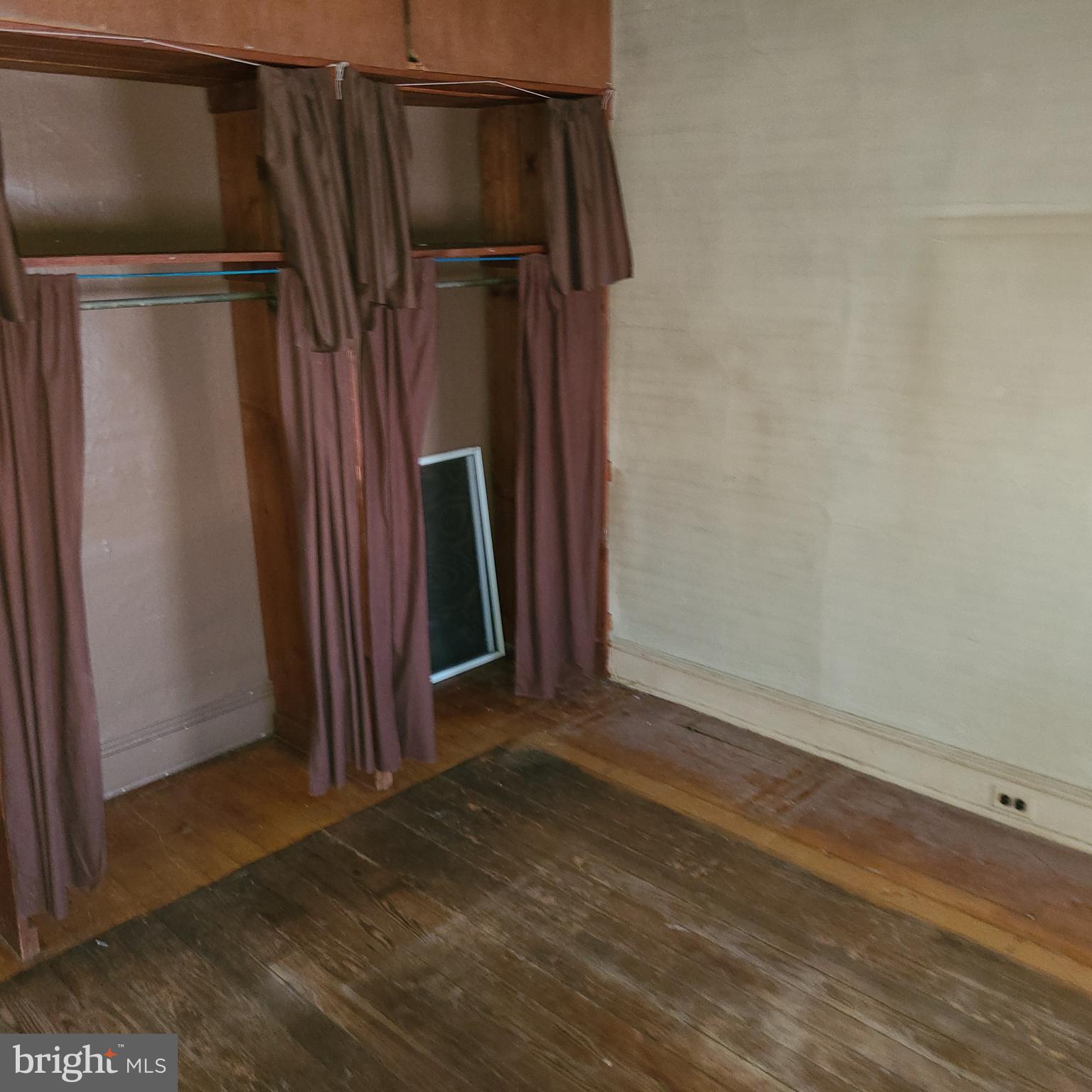 ELLWOOD PARK - Residential