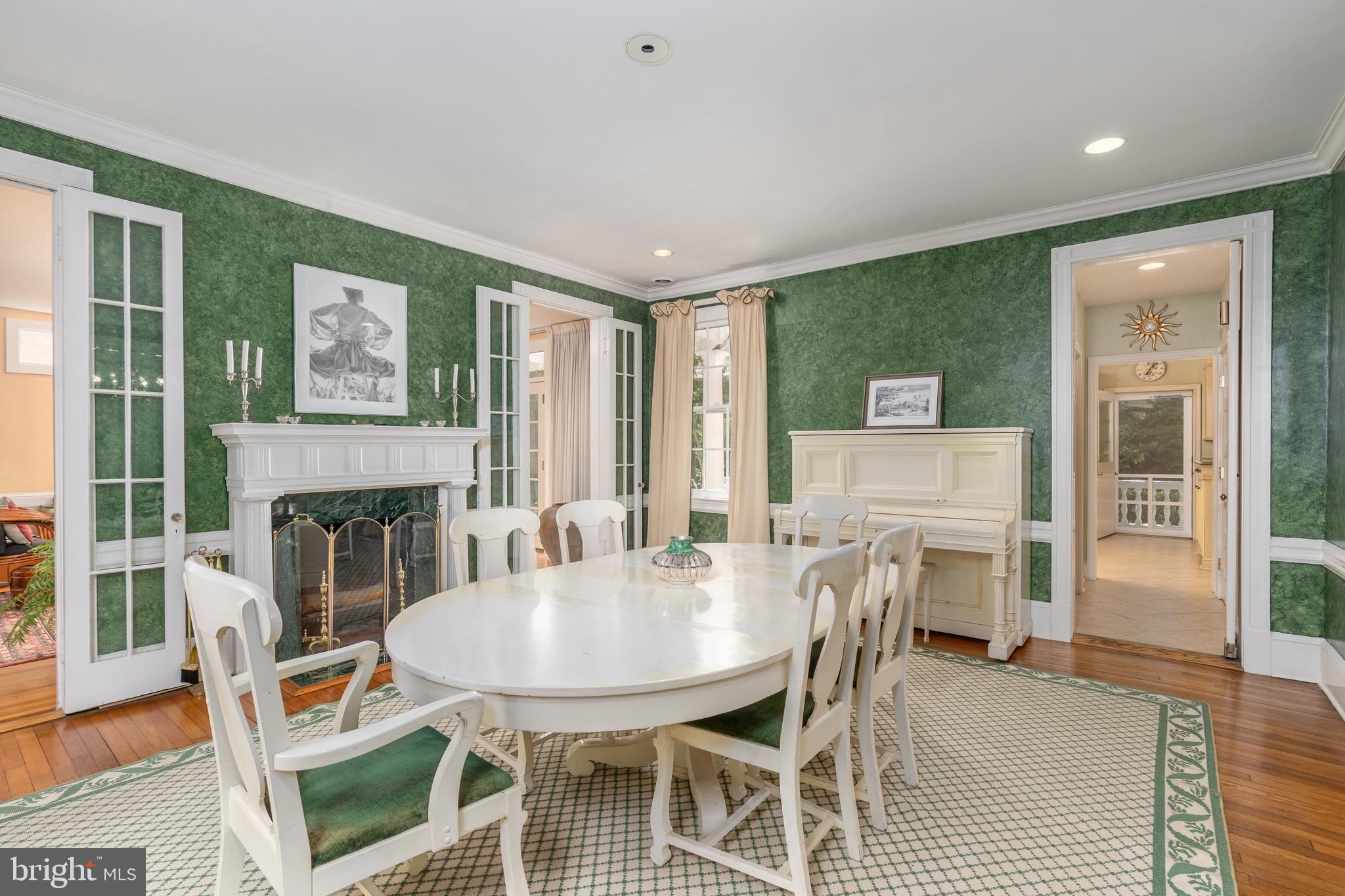 CHEVY CHASE VILLAGE - Residential