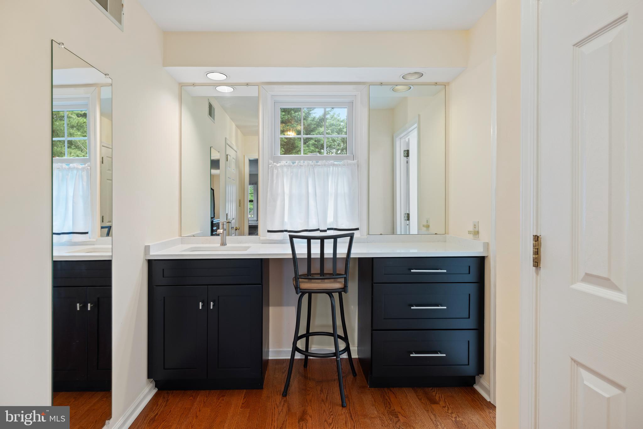 WHITE CHIMNEYS - Residential