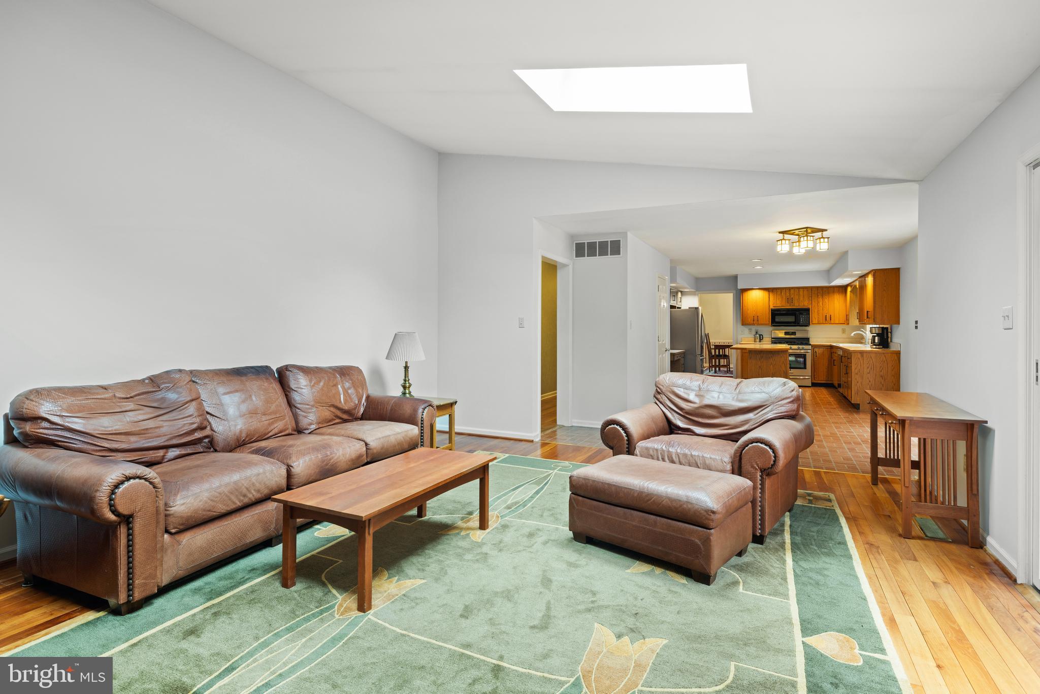 WHITE CHIMNEYS - Residential