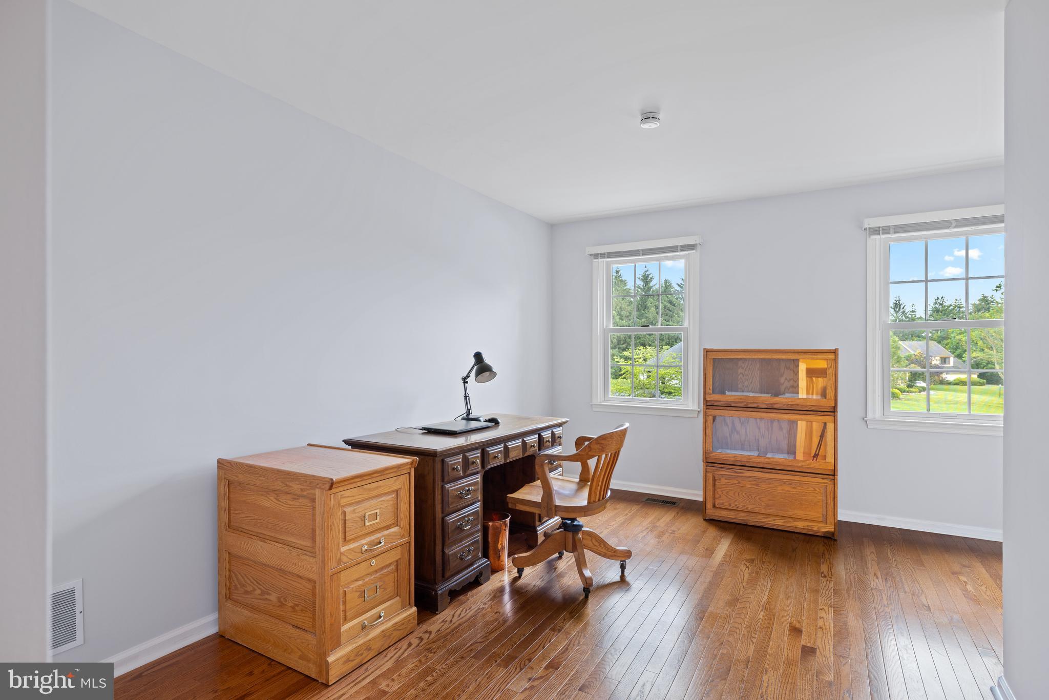 WHITE CHIMNEYS - Residential