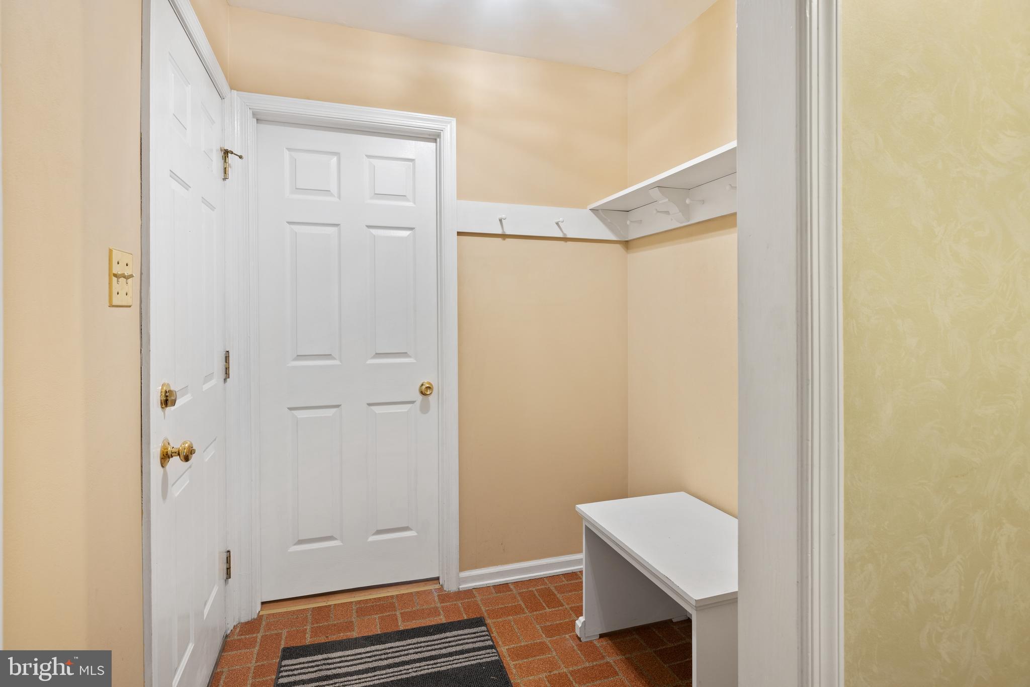 WHITE CHIMNEYS - Residential