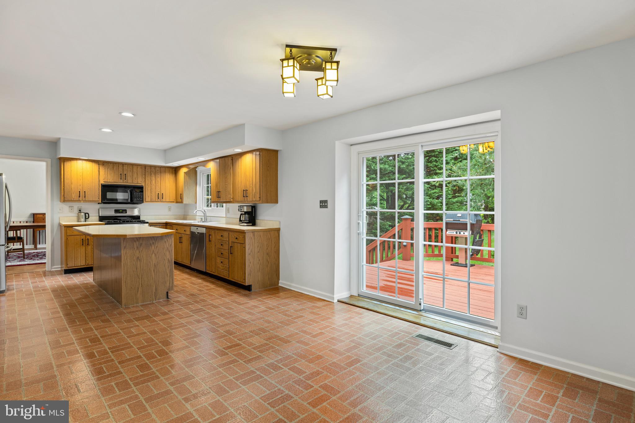 WHITE CHIMNEYS - Residential