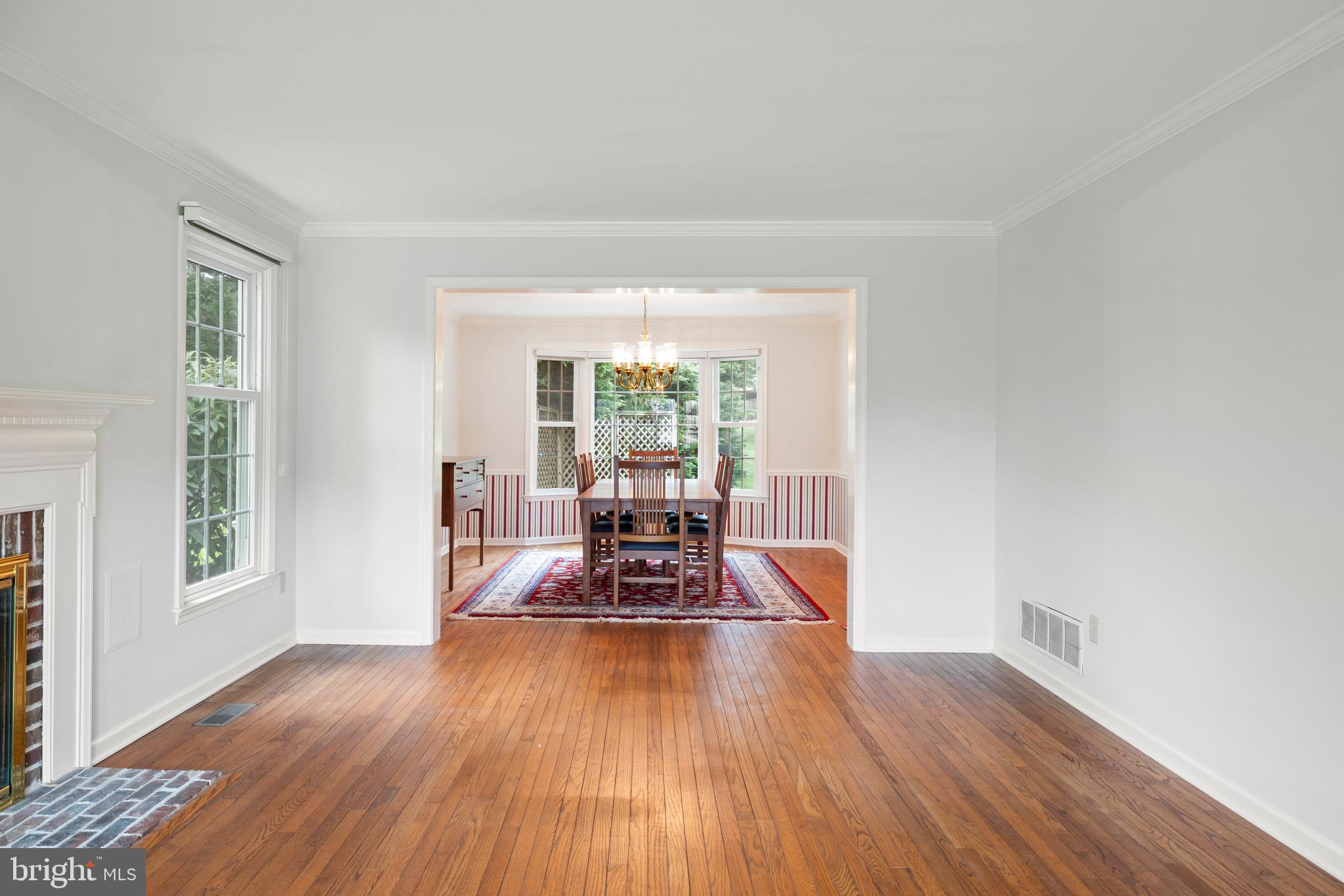 WHITE CHIMNEYS - Residential