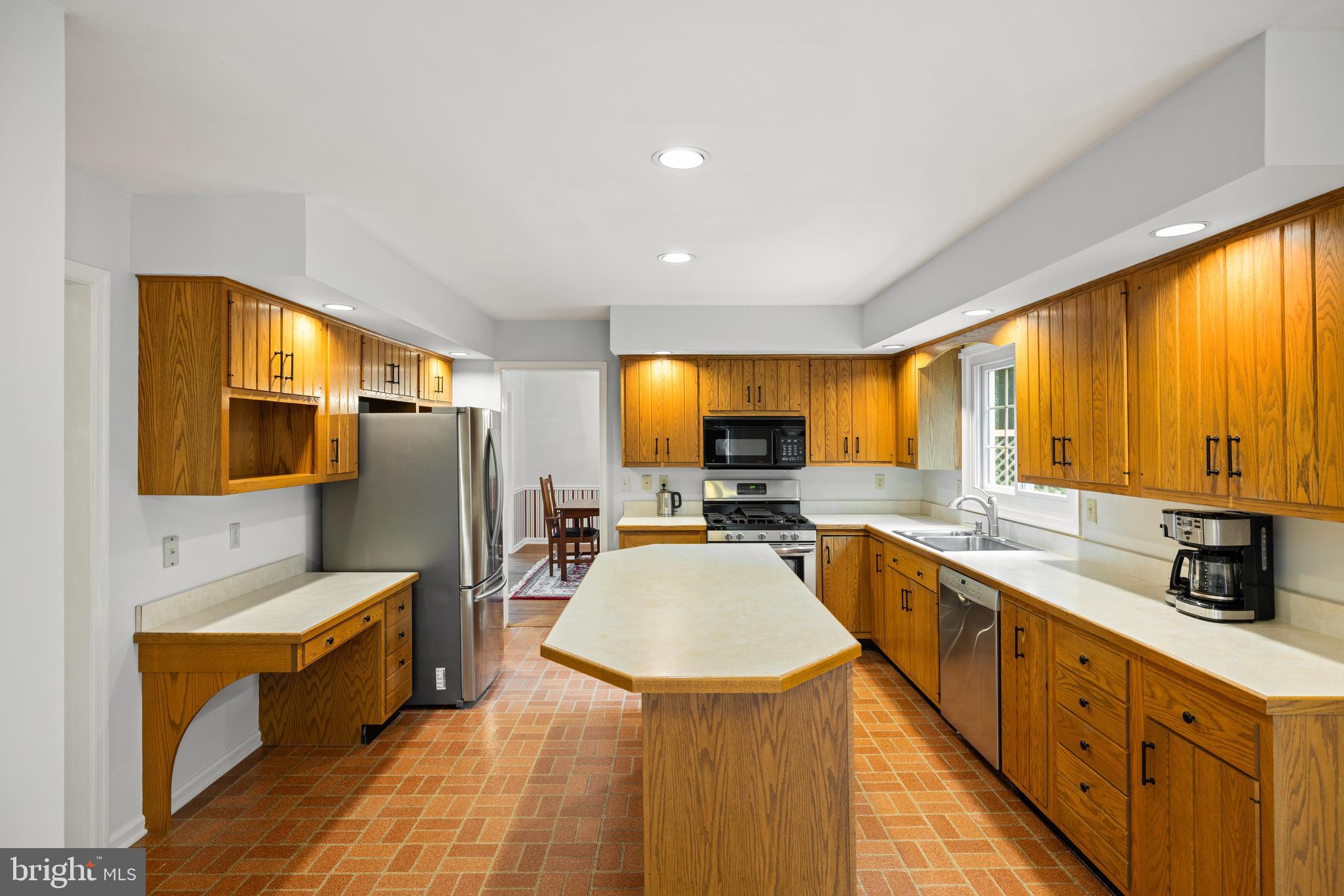 WHITE CHIMNEYS - Residential