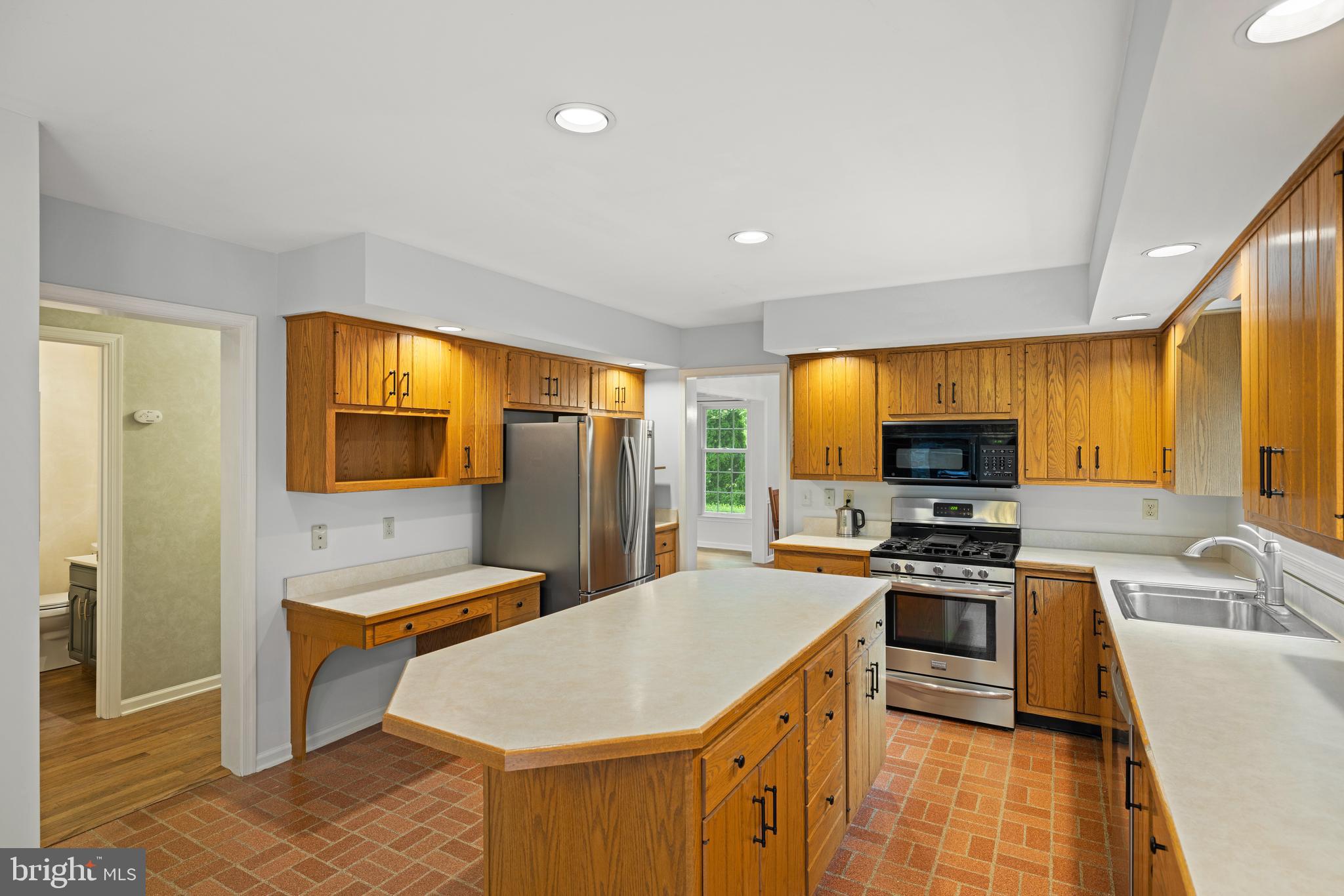 WHITE CHIMNEYS - Residential