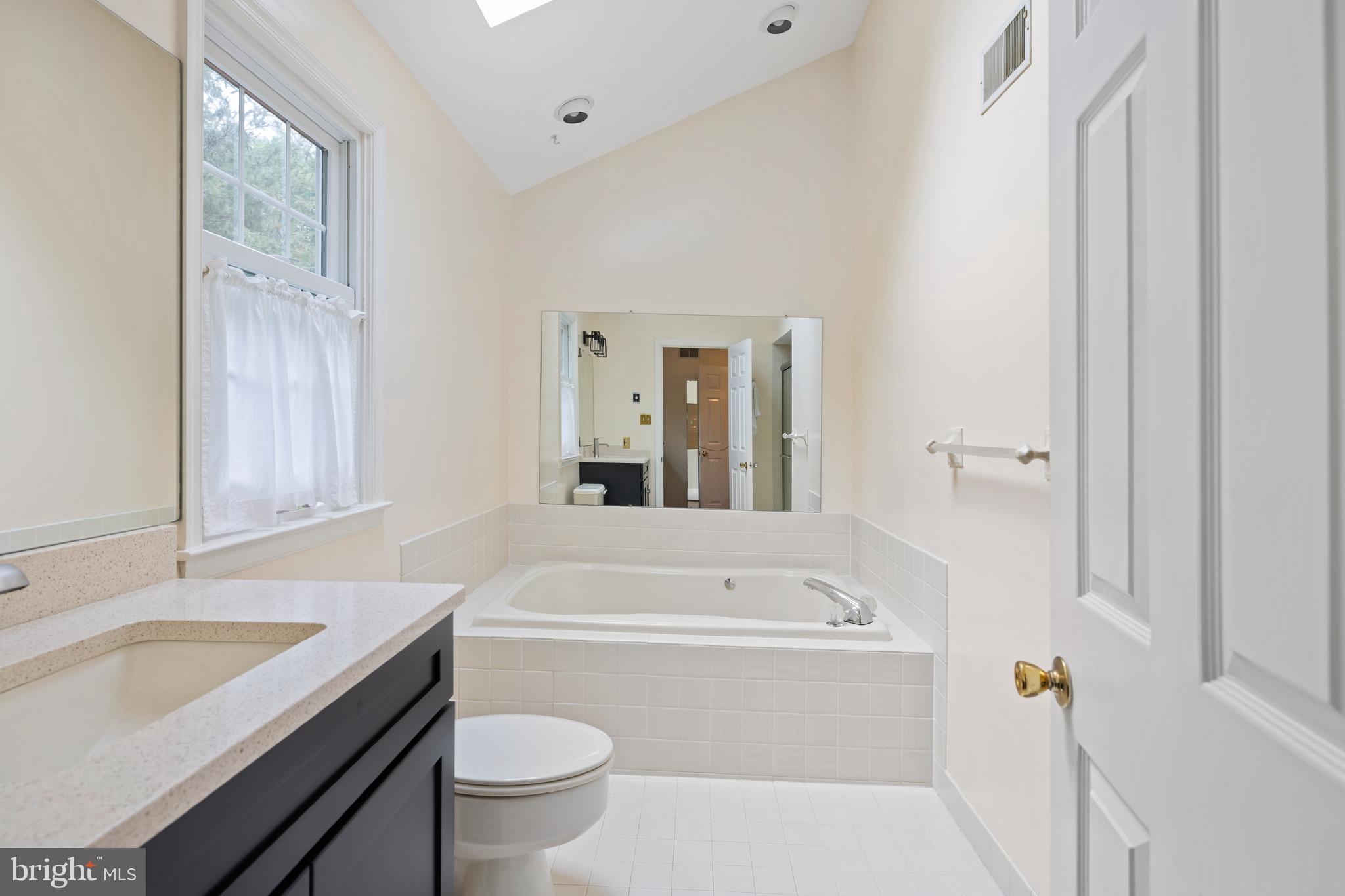 WHITE CHIMNEYS - Residential