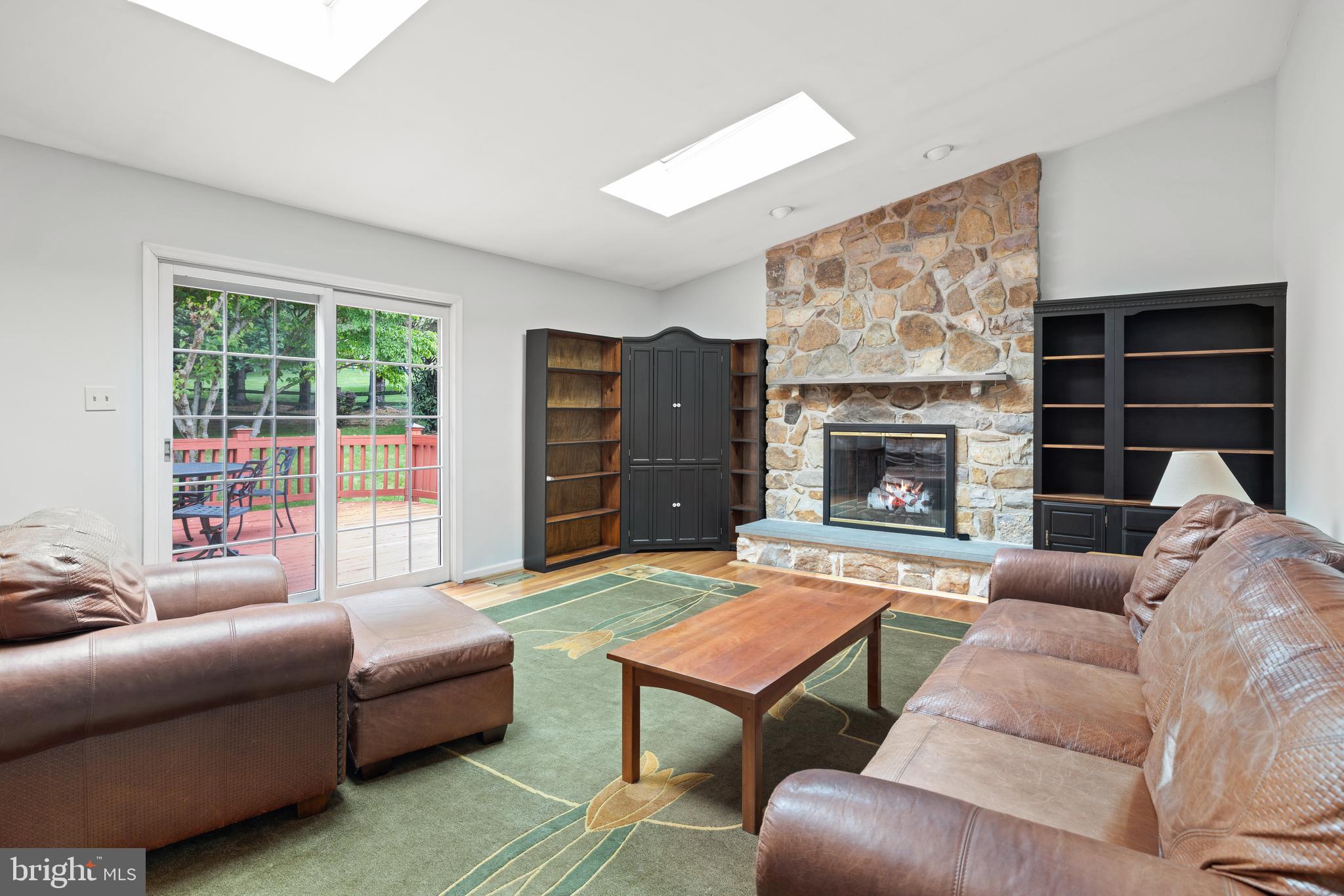 WHITE CHIMNEYS - Residential