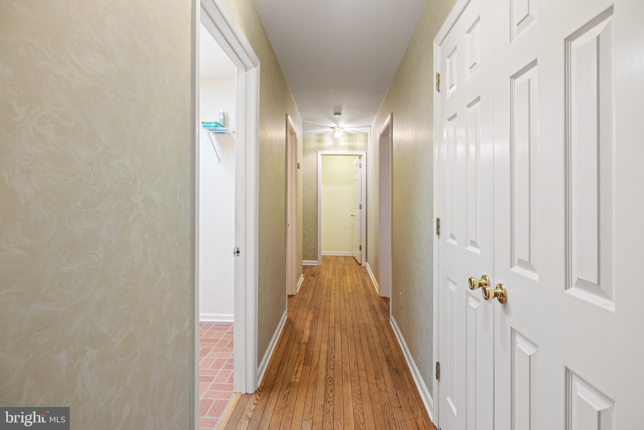 WHITE CHIMNEYS - Residential