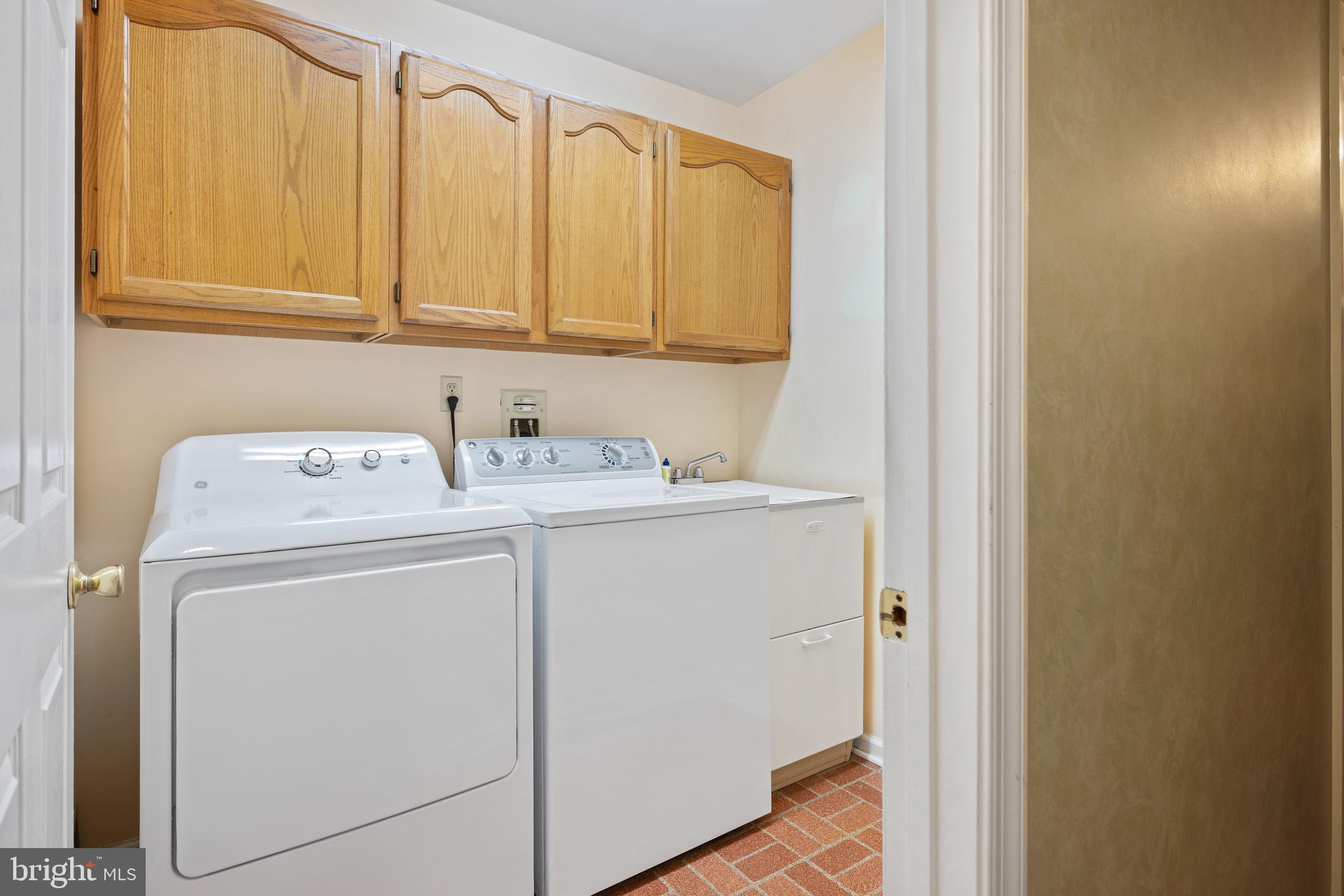 WHITE CHIMNEYS - Residential