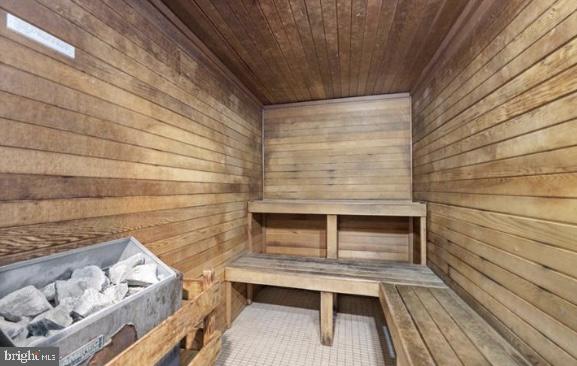 SKYLINE PLAZA - Residential