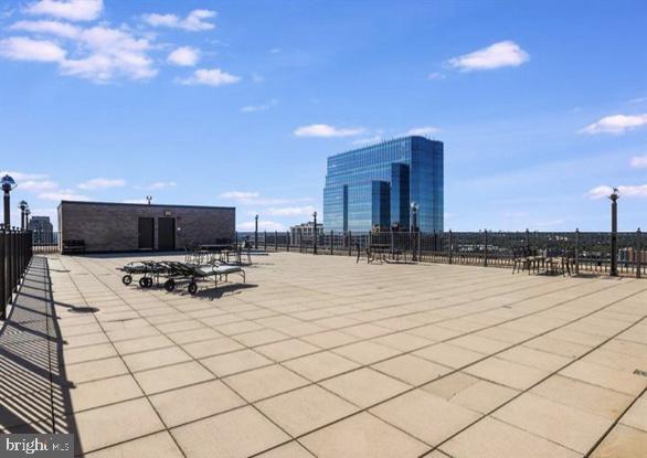 SKYLINE PLAZA - Residential