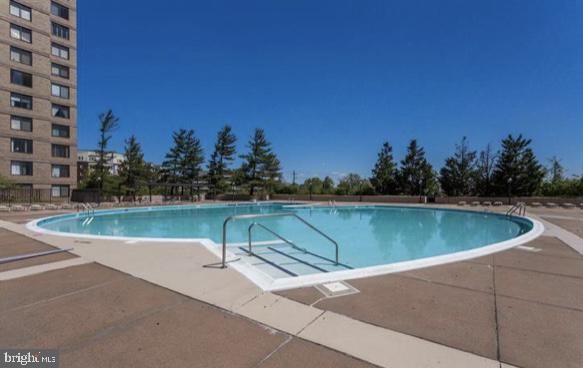 SKYLINE PLAZA - Residential