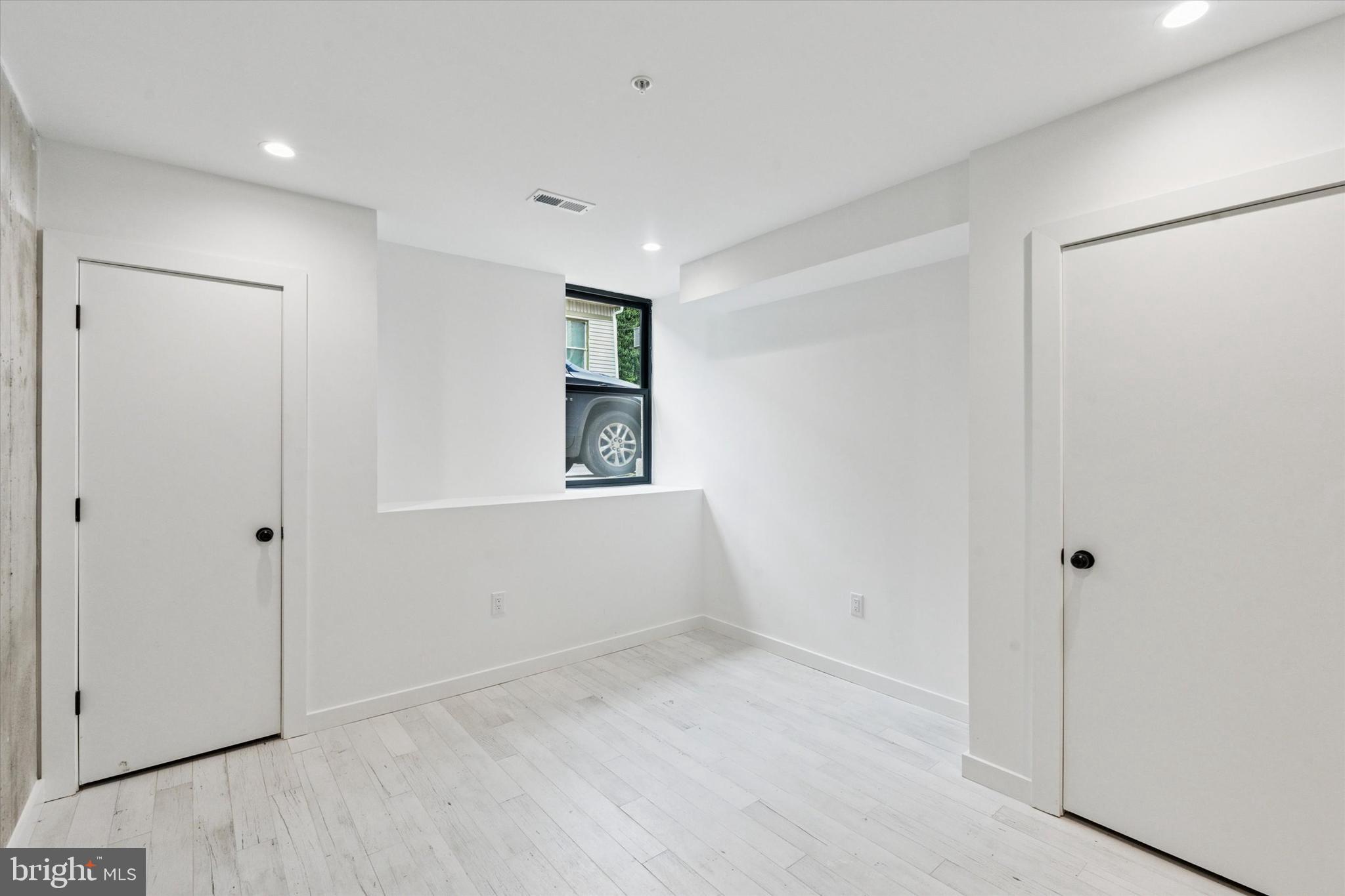 STRAWBERRY MANSION - Residential