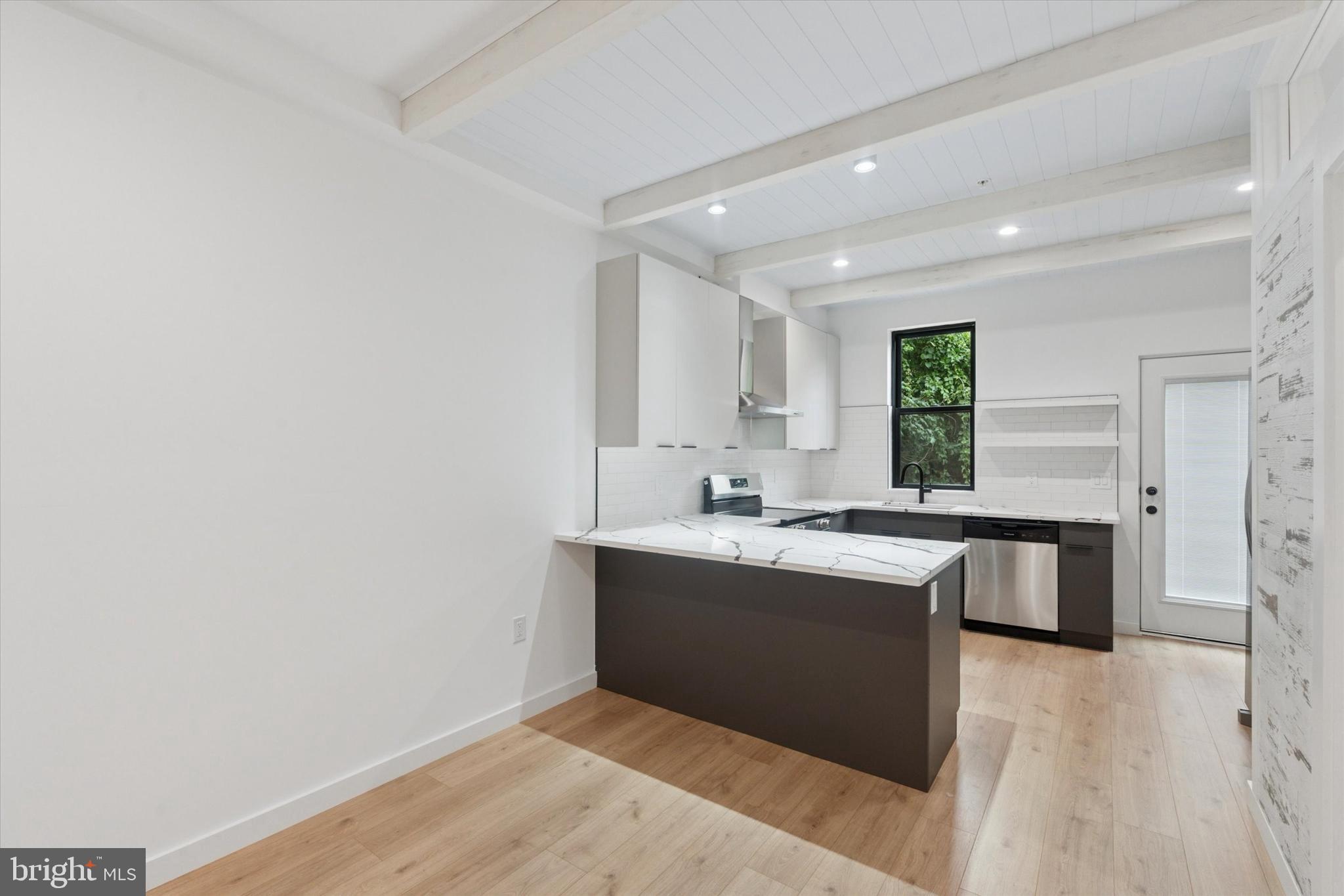 STRAWBERRY MANSION - Residential