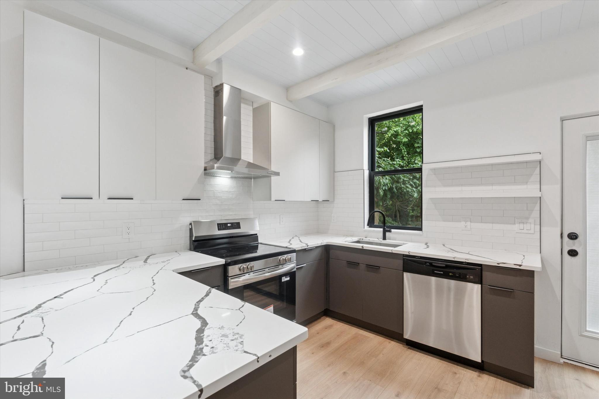 STRAWBERRY MANSION - Residential