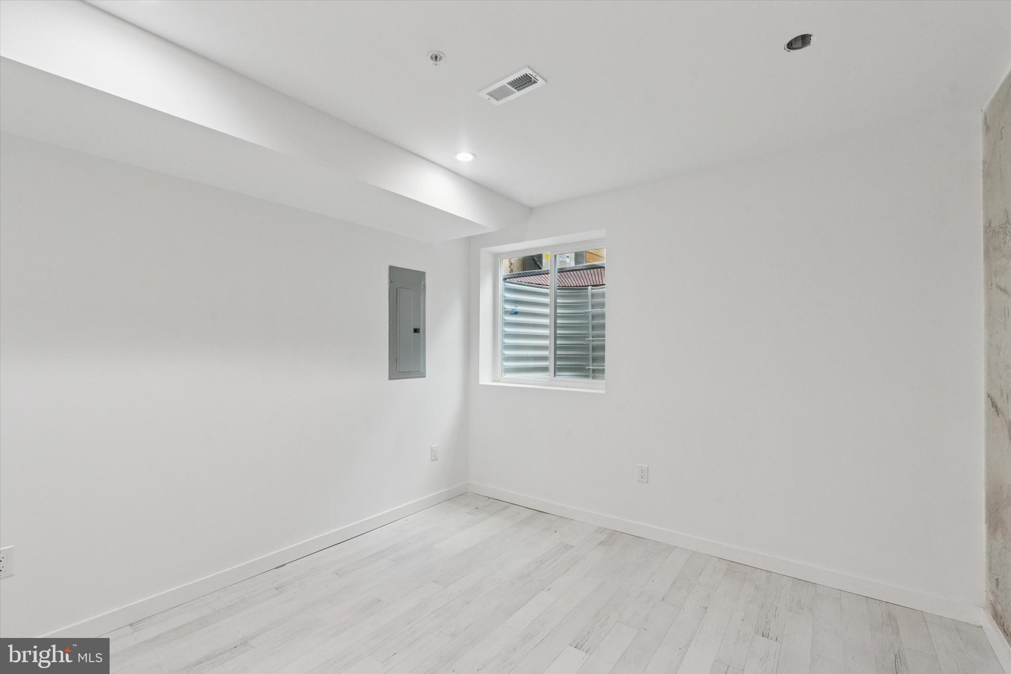 STRAWBERRY MANSION - Residential