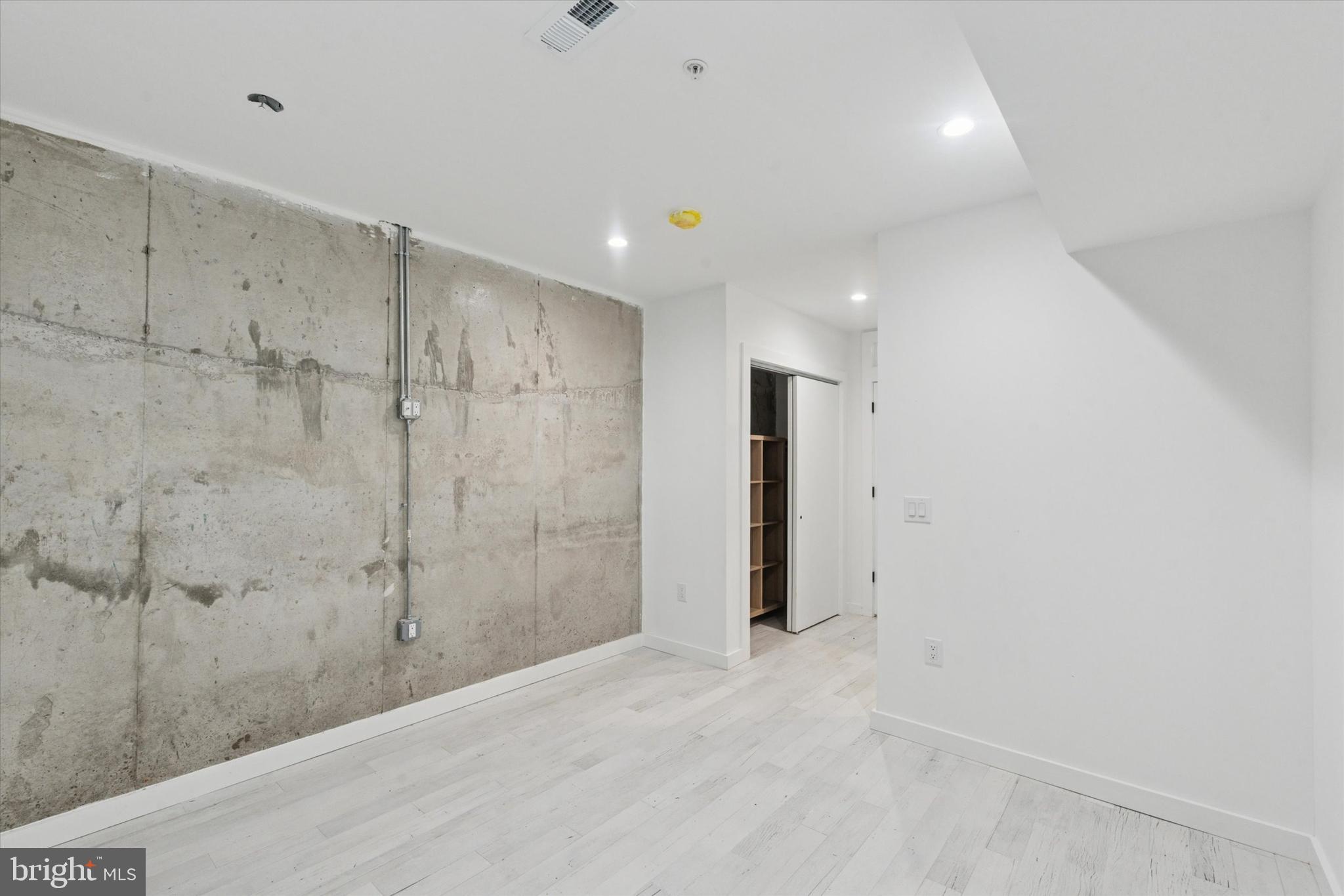 STRAWBERRY MANSION - Residential