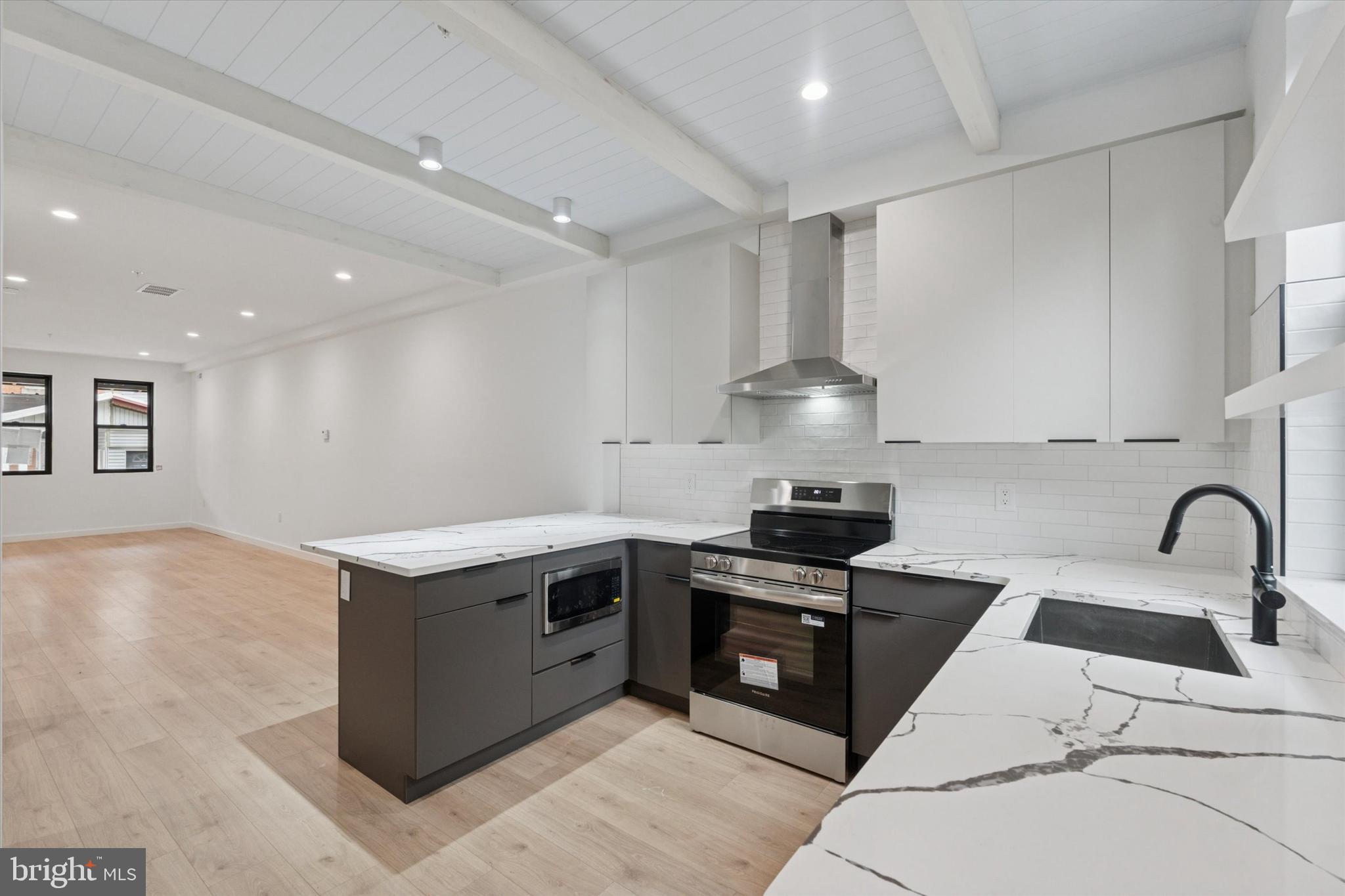 STRAWBERRY MANSION - Residential