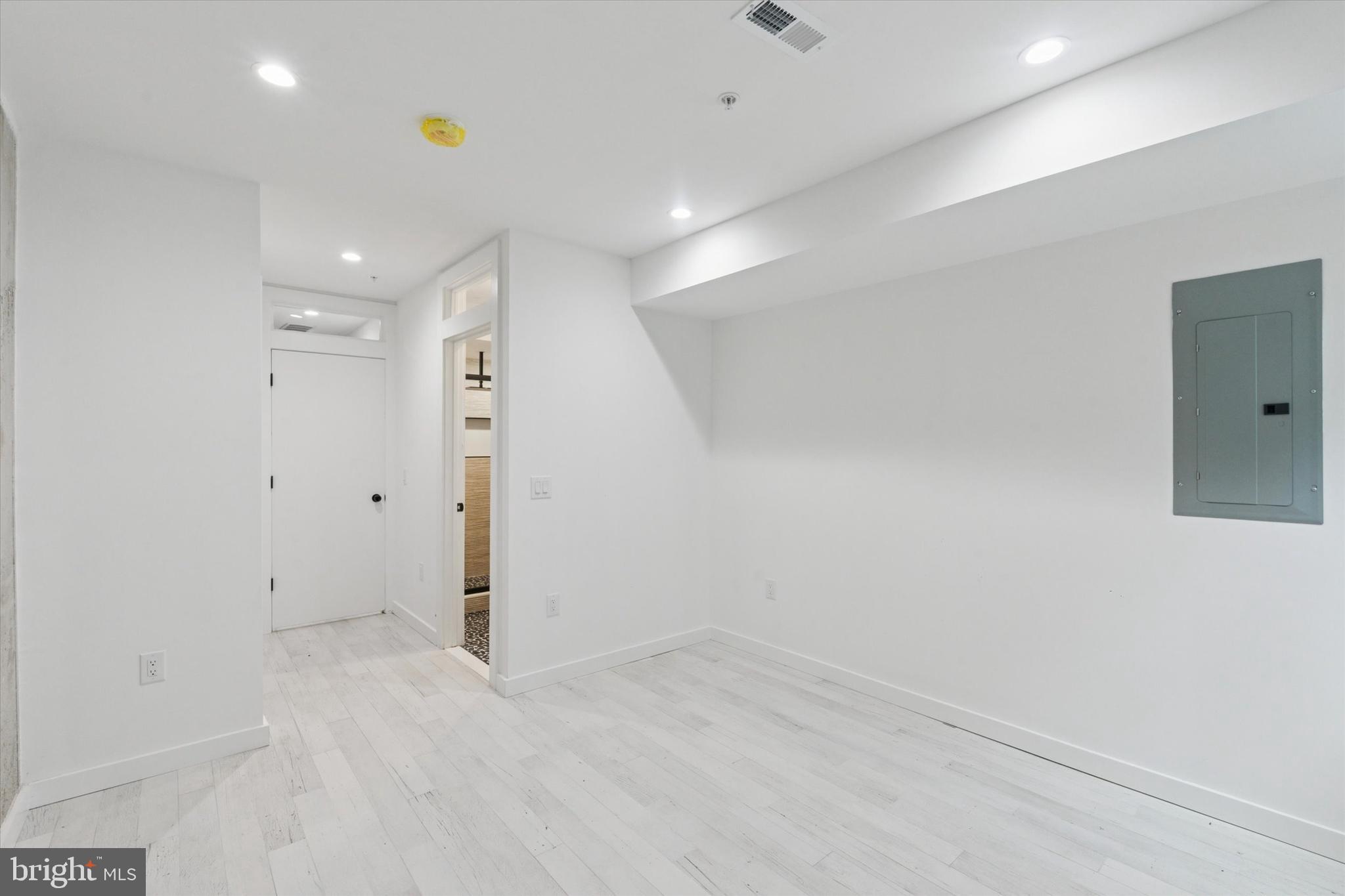 STRAWBERRY MANSION - Residential